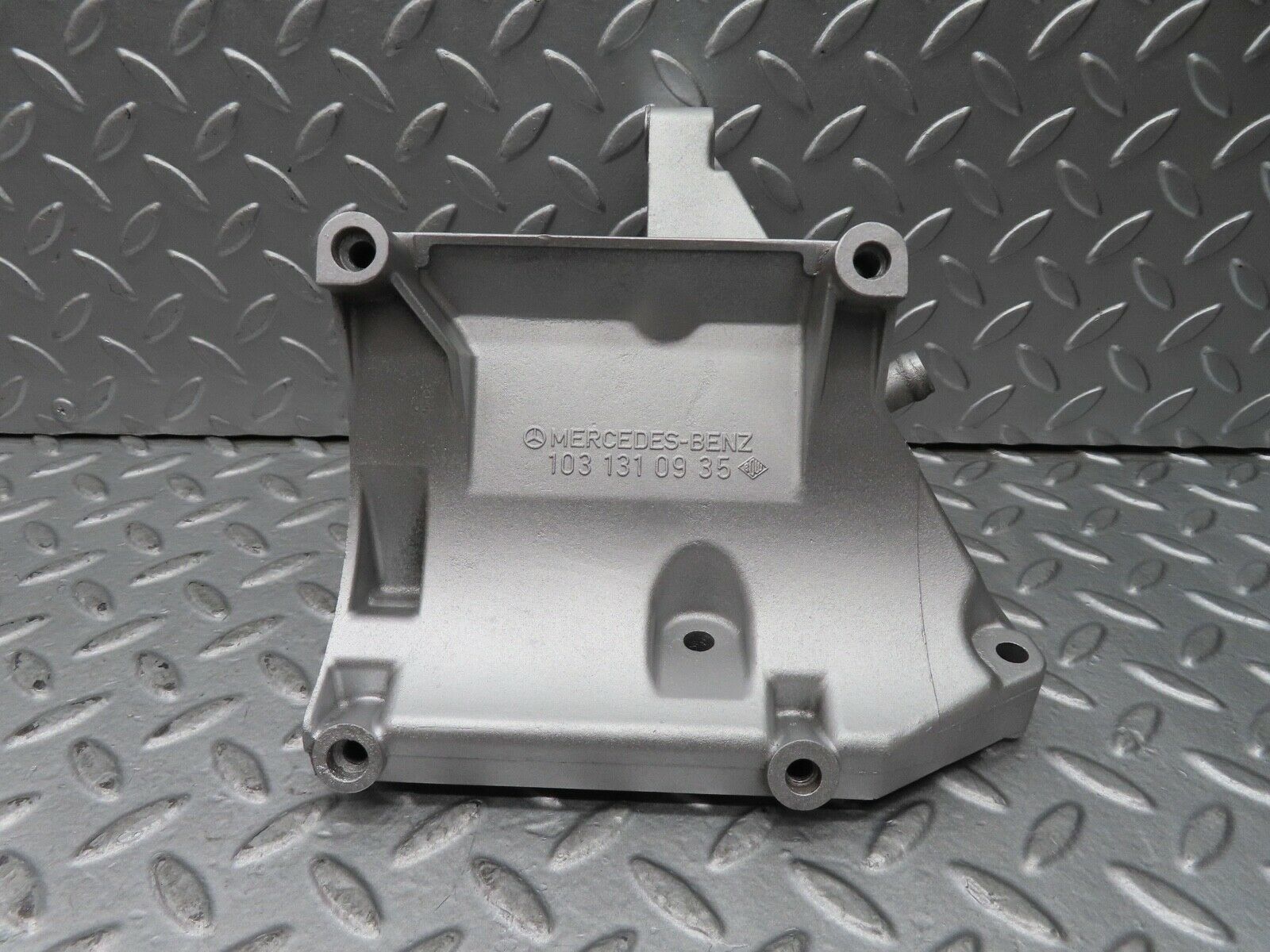 17314 Mercedes-Benz R129 300SL Coupe Power Steering Pump Bracket 1031310935