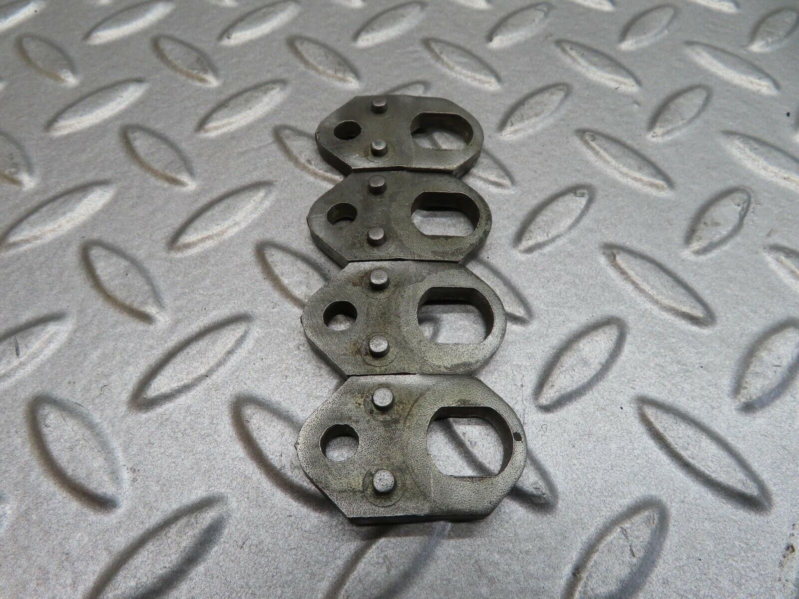 14403 Mercedes-Benz W116 350SE Fuel Injector Bracket Holder 4pcs