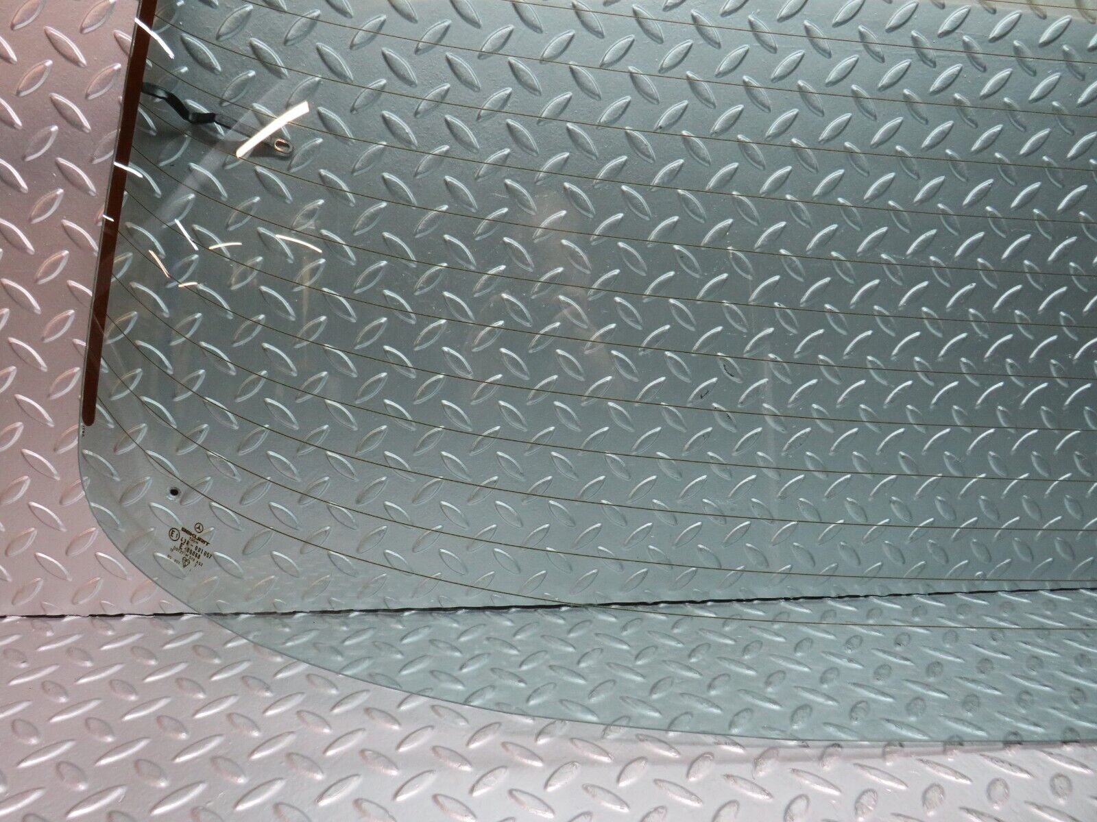 29820 Mercedes-Benz W123 230E Rear Heated Windscreen Glass