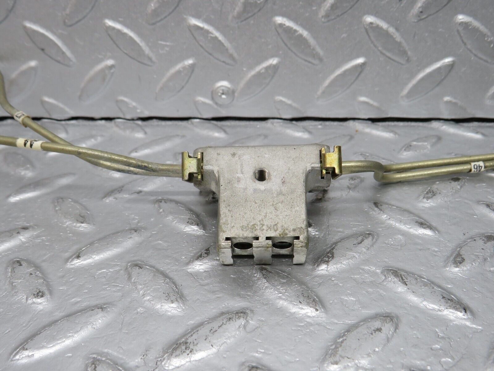 38483 Mercedes-Benz R129 280SL Coupe Soft Top Hydraulic Pipe Distributor 1298000022