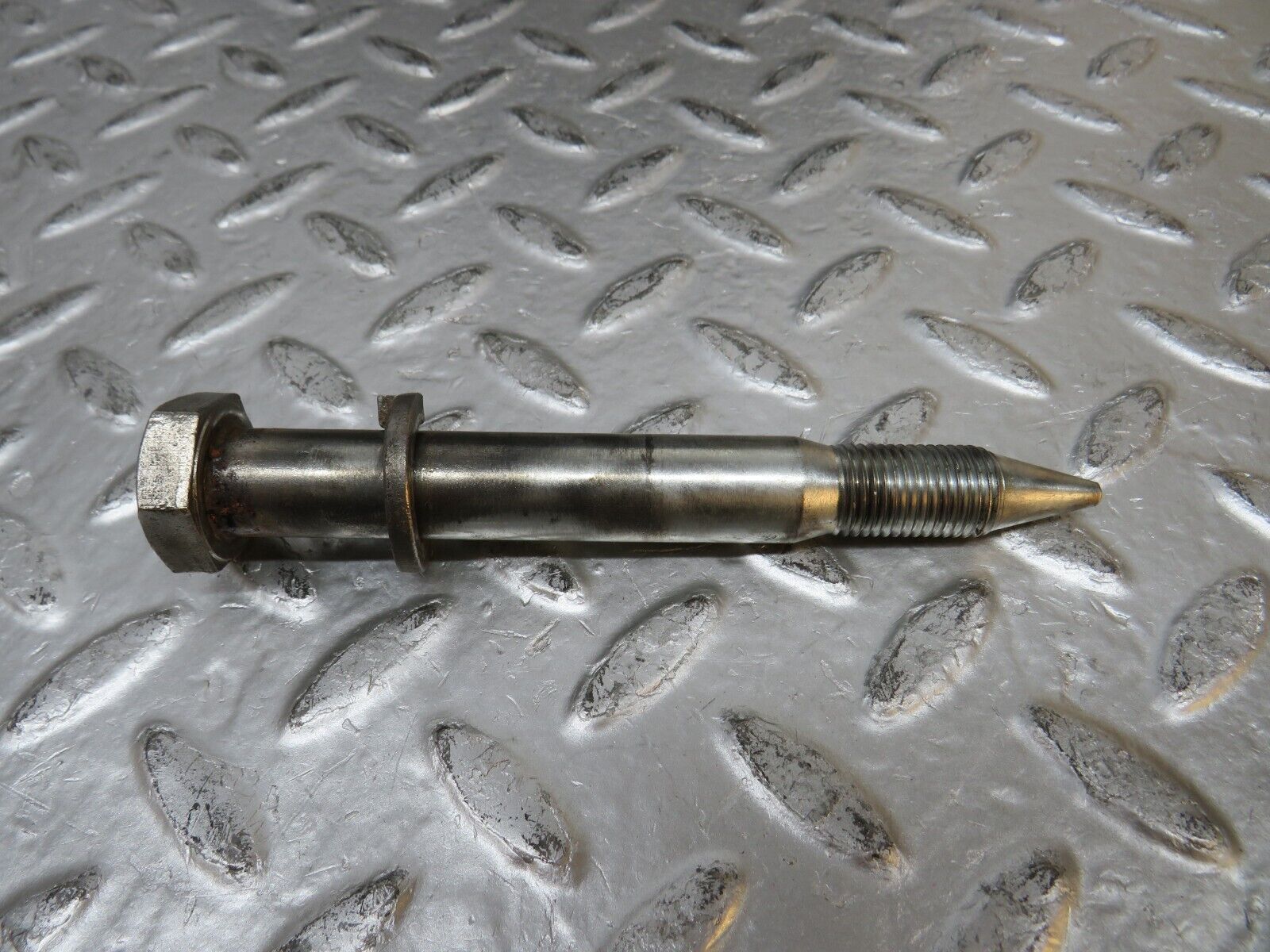 29918 Mercedes-Benz W123 230E Rear Suspension Axle Mounting Bracket