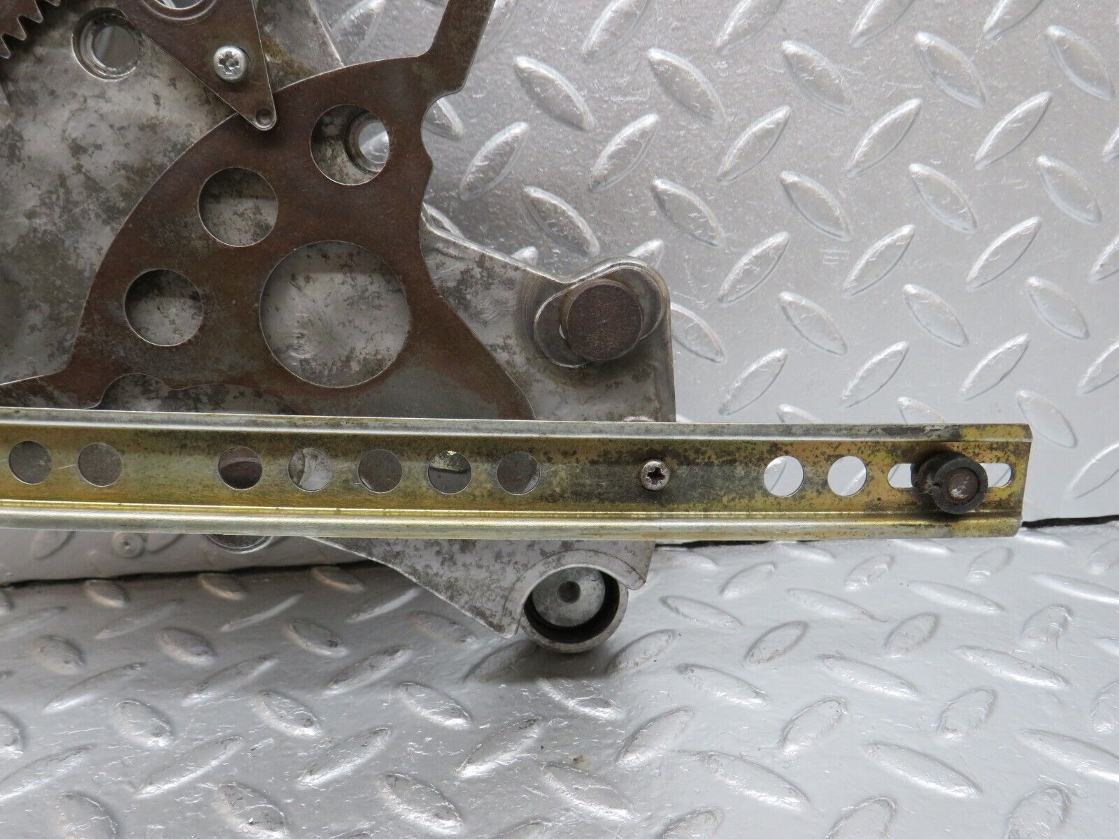 34299 Mercedes-Benz C126 380SEC Coupe Rear Left Power Window Regulator