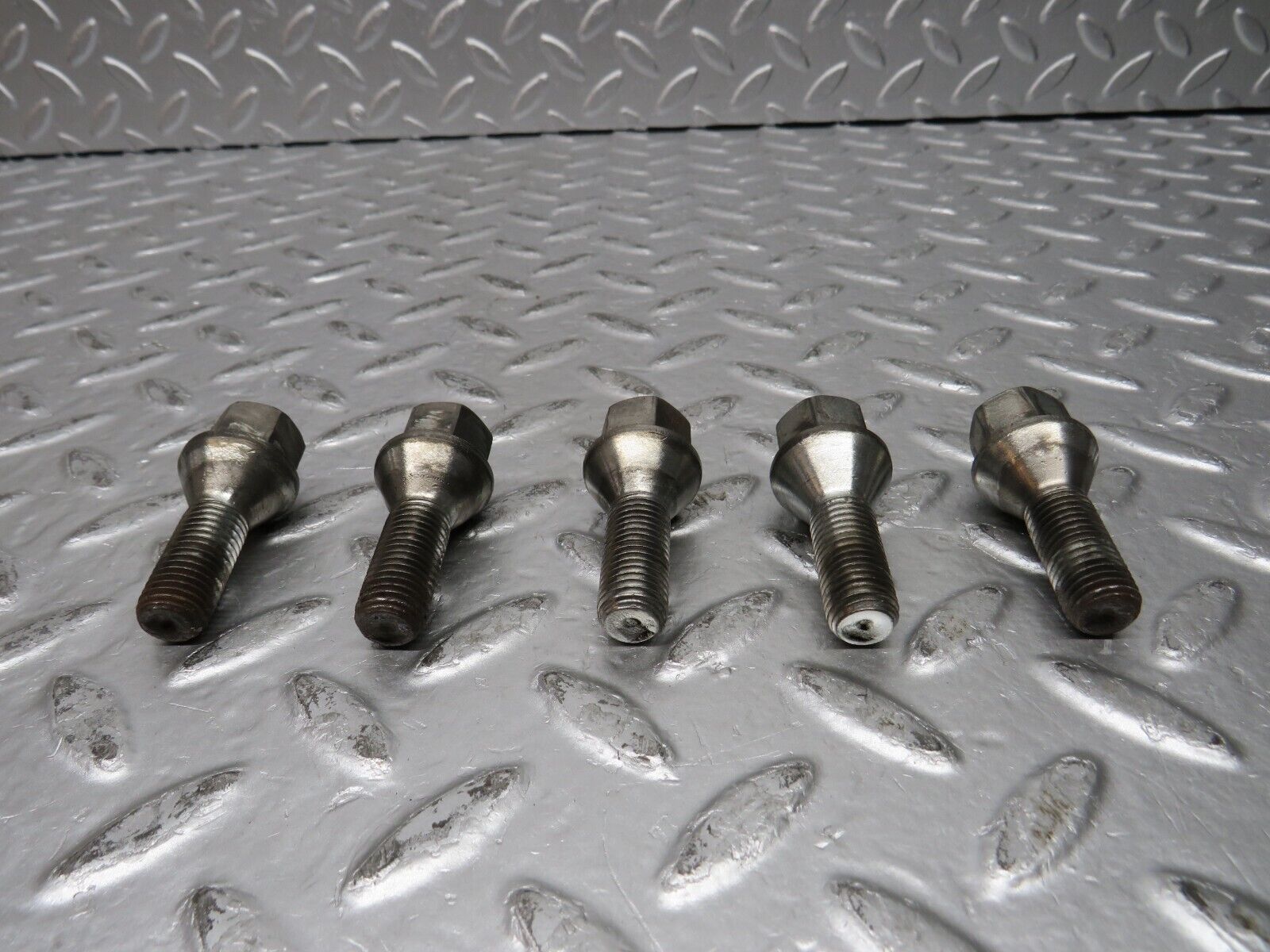 31864 Mercedes-Benz 5x Alloy Wheel Lug Bolt M12x1.5