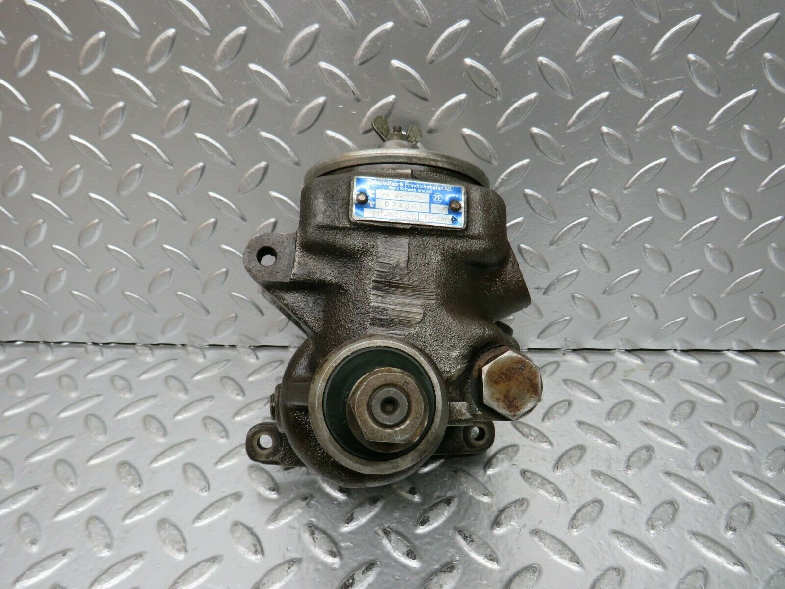 23306 Mercedes-Benz W116 350SE Power Steering Pump 1164601880