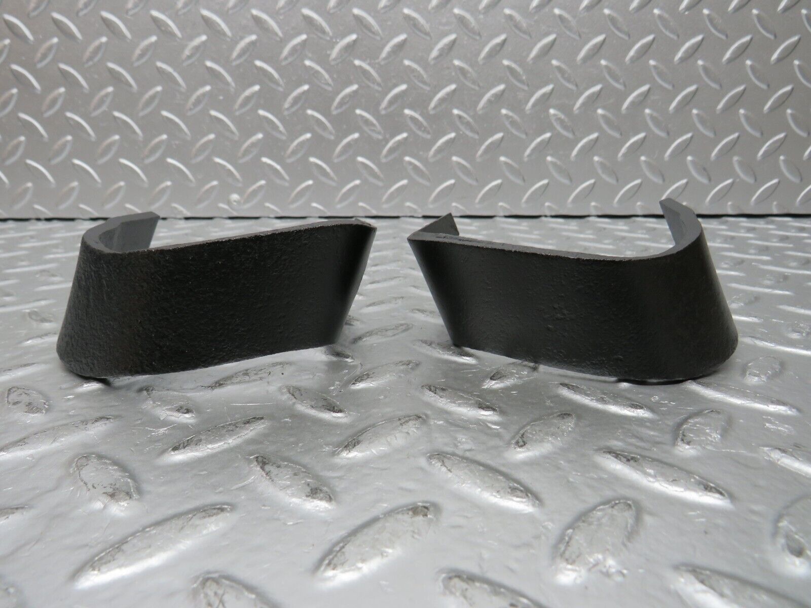 31546 Mercedes-Benz W123 200D Front Bumper Bracket Pair