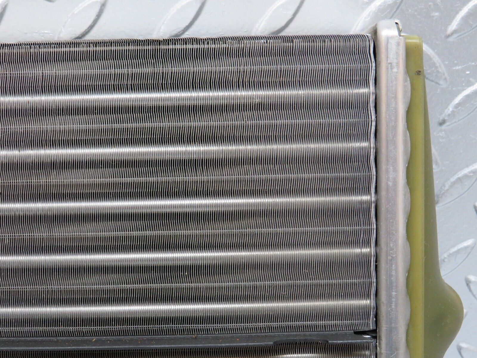 31434 Mercedes-Benz S124 220TE Wagon Heater Radiator Behr 90.565.00.047