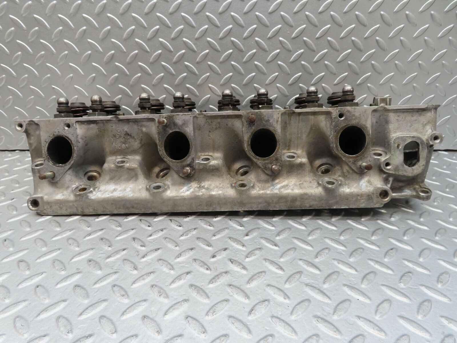 16532 Mercedes-Benz C107 350SLC Coupe Cylinder Head Right Side 1160161901