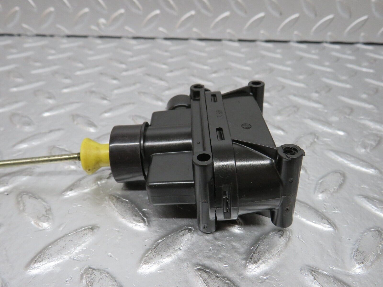 32494 Mercedes-Benz S124 300TE Wagon Trunk Lock Vacuum Actuator