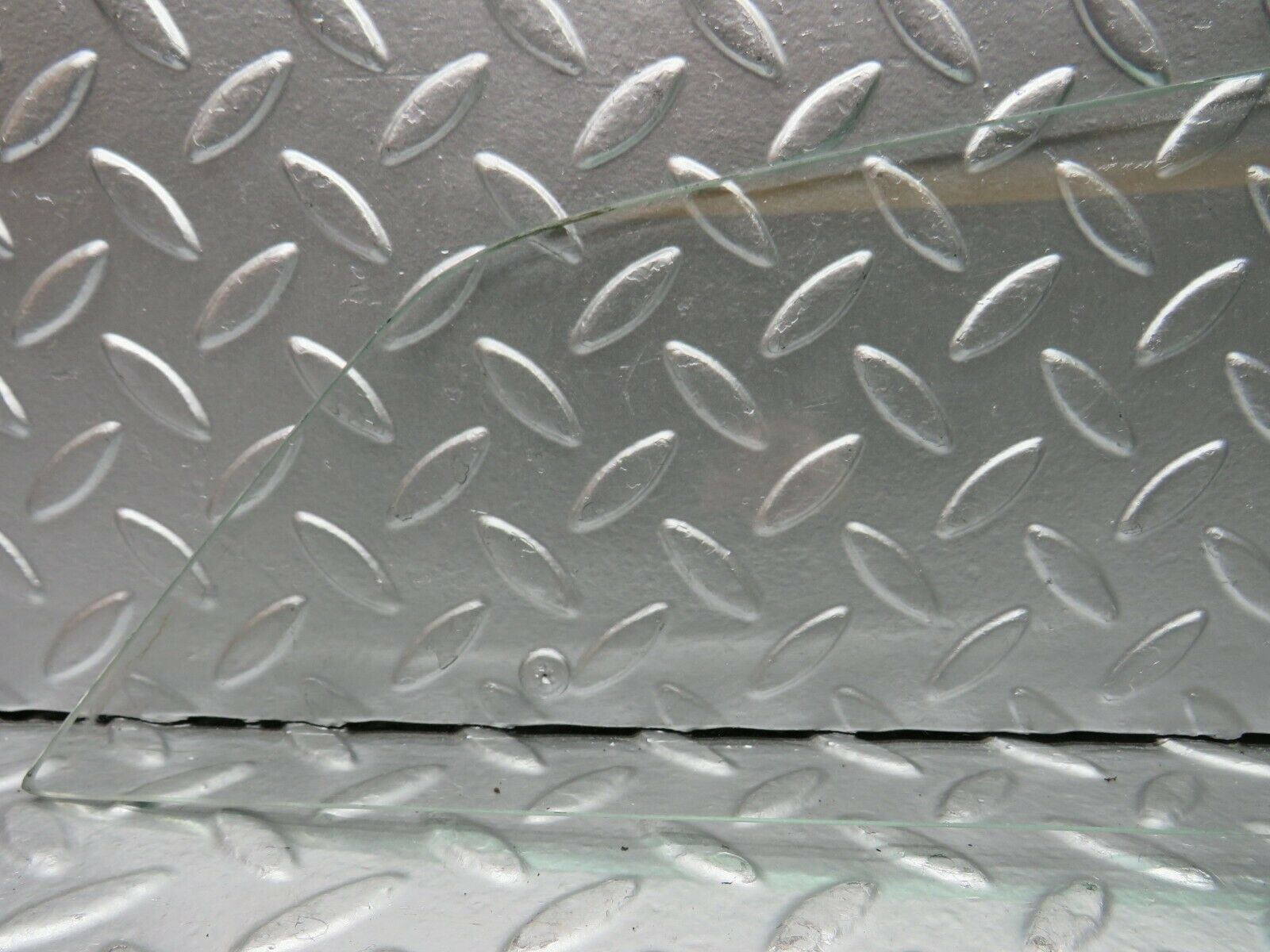 22667 Mercedes-Benz C107 450SLC Coupe Rear Left Quarter Window Glass