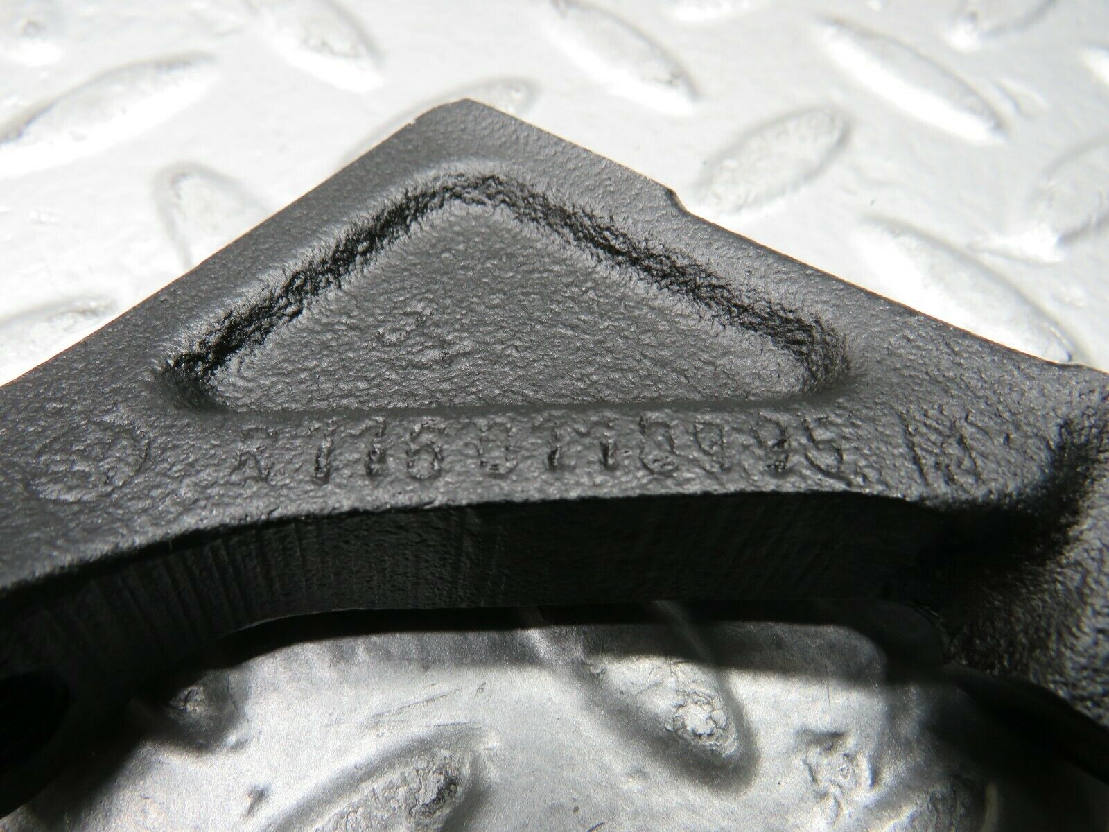 22902 Mercedes-Benz C107 450SL Engine Mount Bracket Pair 1160110895 1160110995