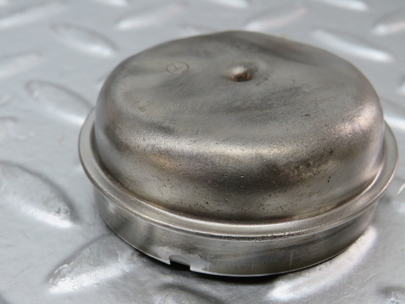 25654 Mercedes-Benz W124 280E Wheel Hub Locking Cap