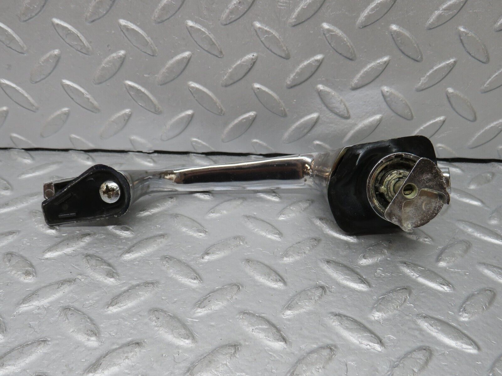 35817 Mercedes-Benz W108 Front Right Chrome Door Handle No Key 1087660801