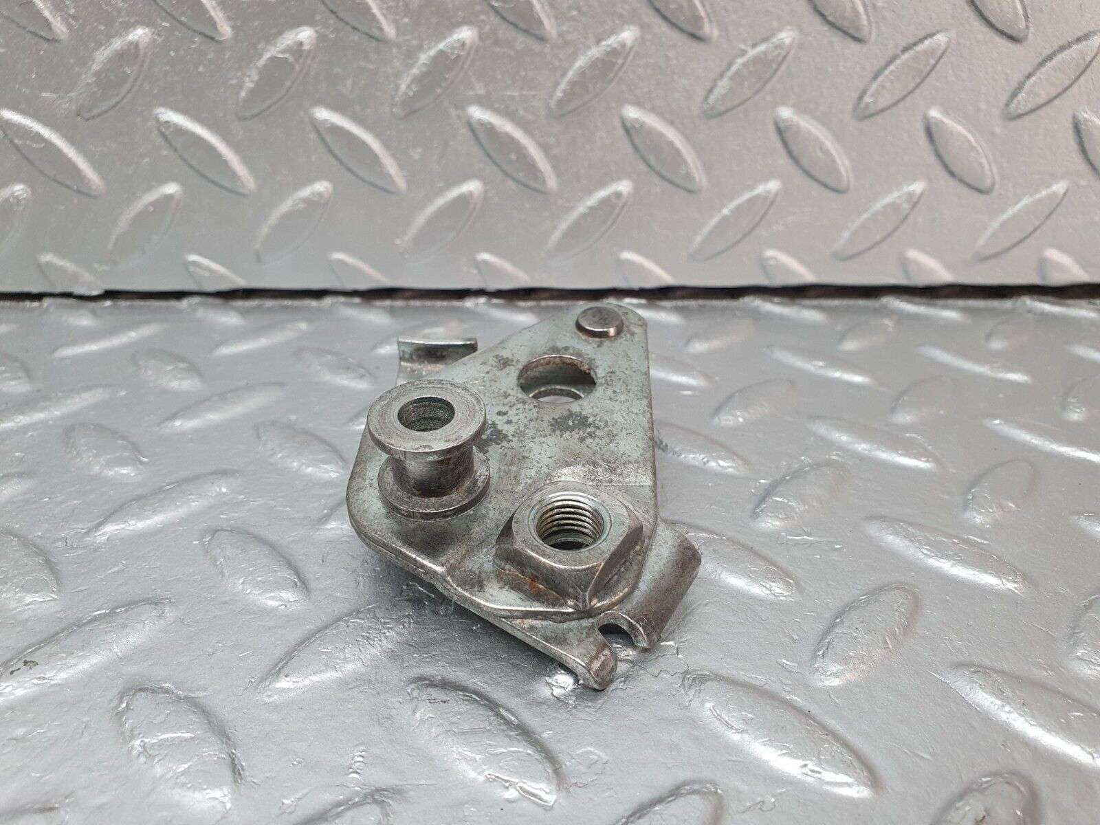 40796 Mercedes-Benz W123 300D Front Right Seat Belt Bracket