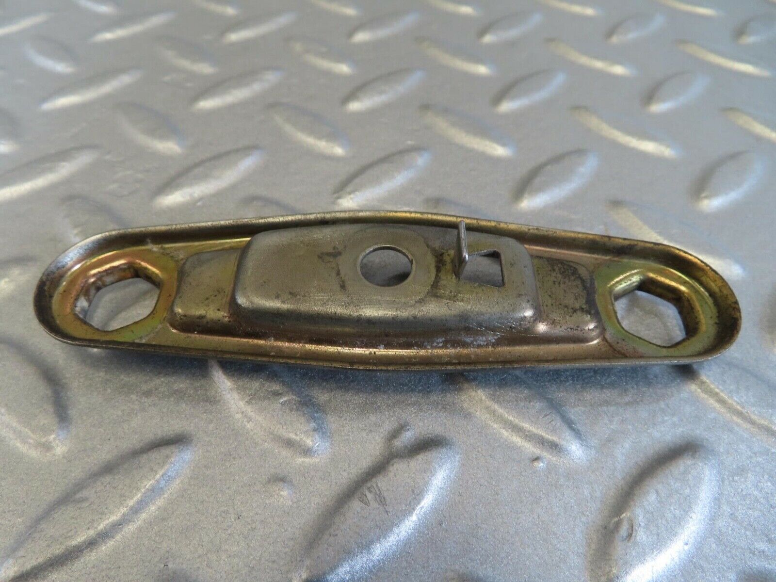 14036 Mercedes-Benz C107 280SLC Fuel Injector Bracket