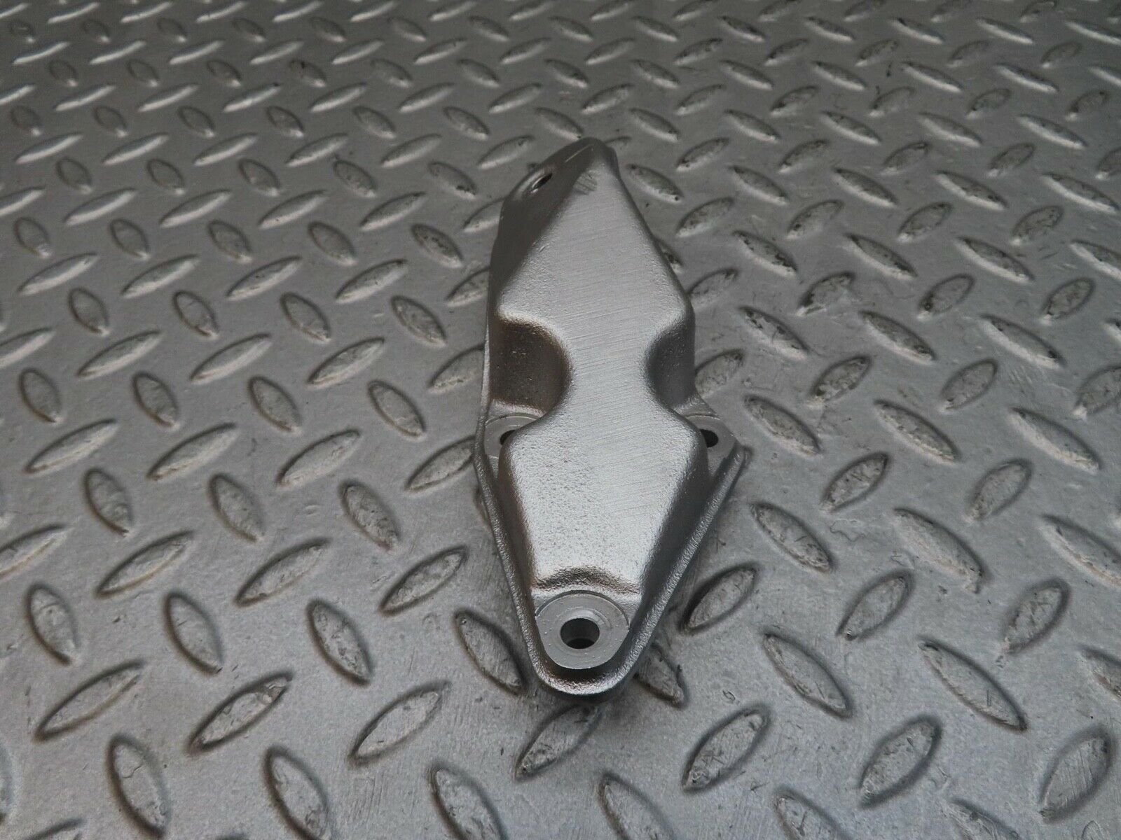 12336 Mercedes-Benz W108 280SE 3.5 Engine Mount Bracket Support 1092410302