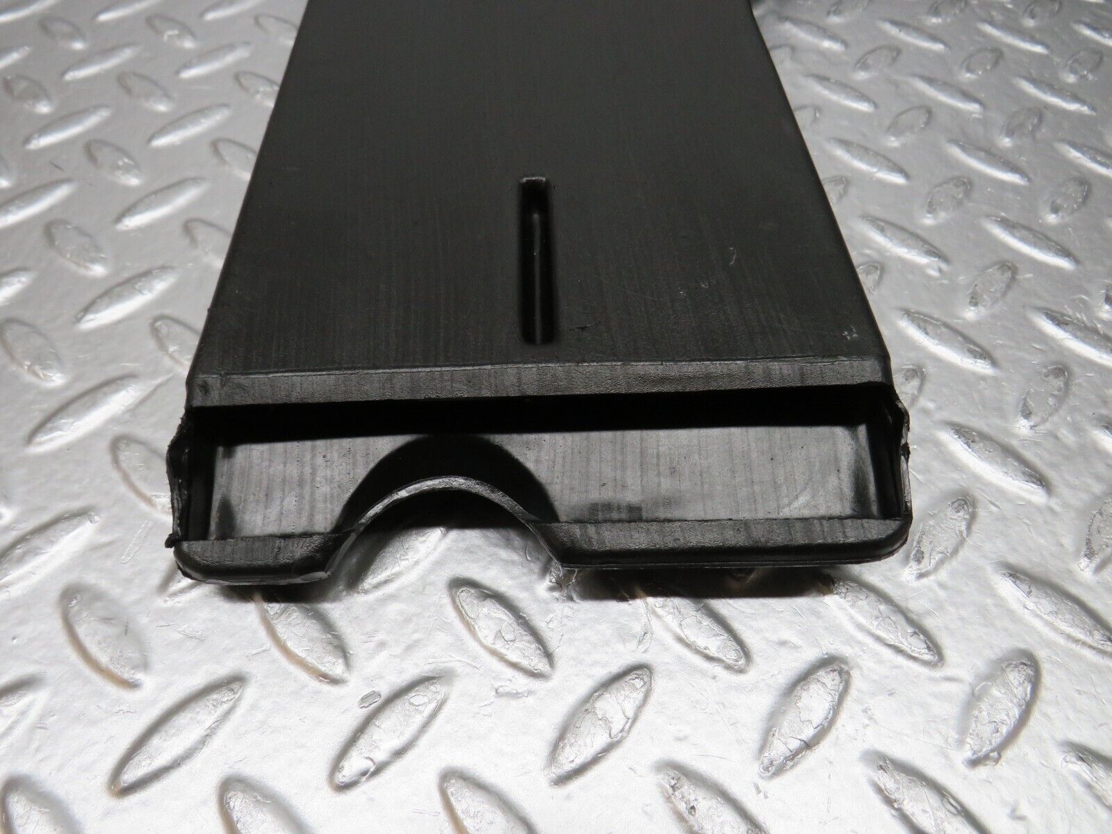 0235 Mercedes-Benz W116 350SE Ventillation Duct Right Side 1168311046