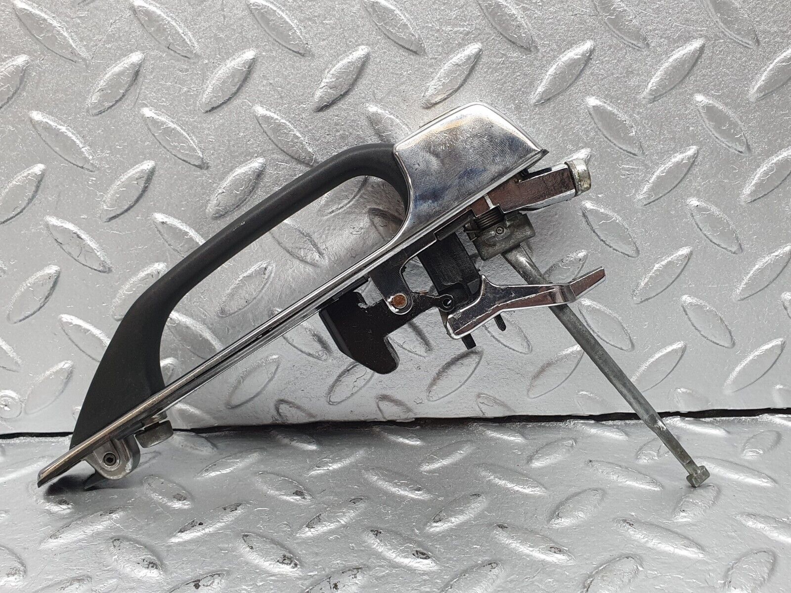 40751 Mercedes-Benz W123 300D Front Left Door Exterior Handle No Key