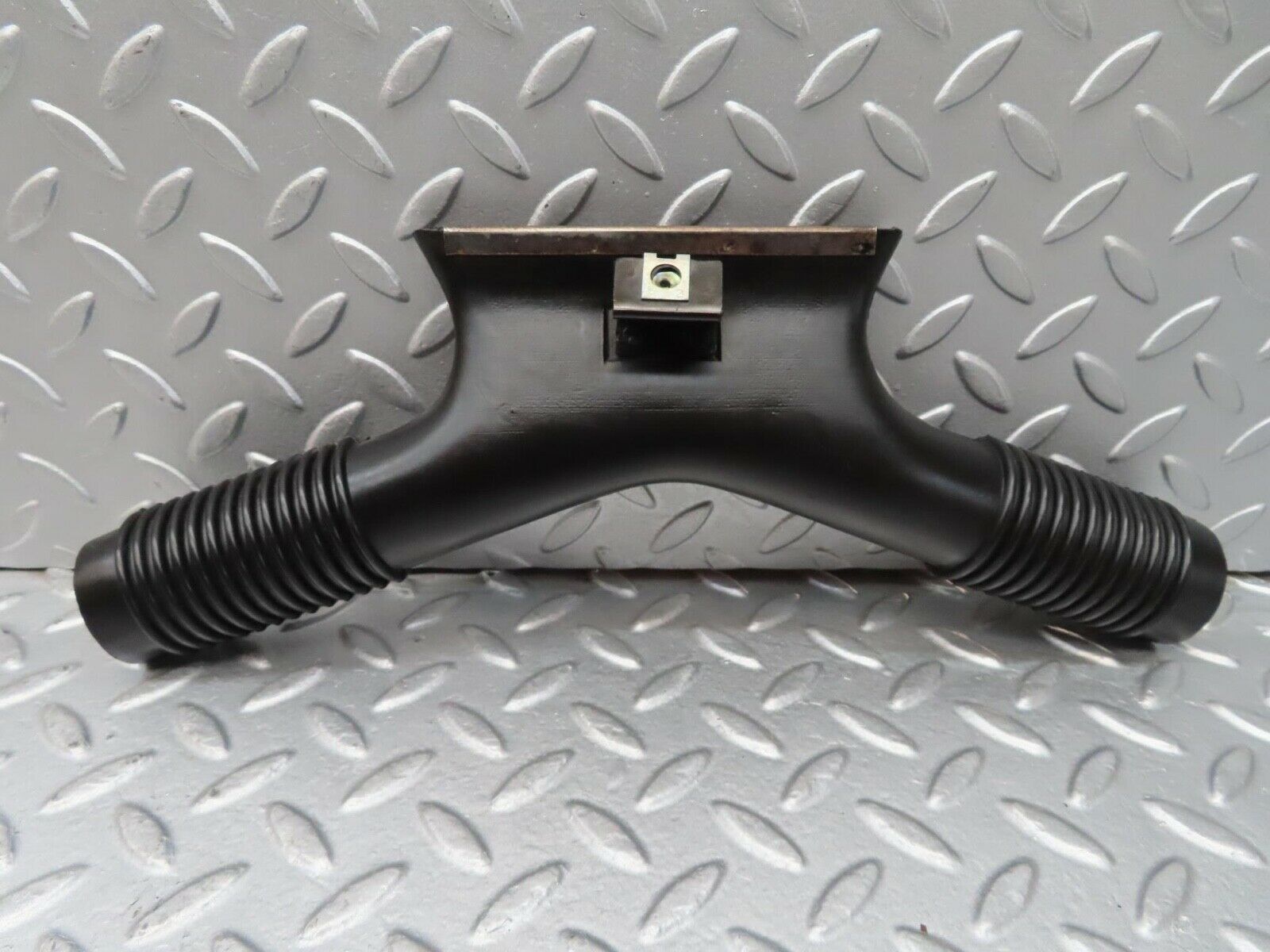 12395 Mercedes-Benz W108 280SE 3.5 Heater Air Duct Vent Centre