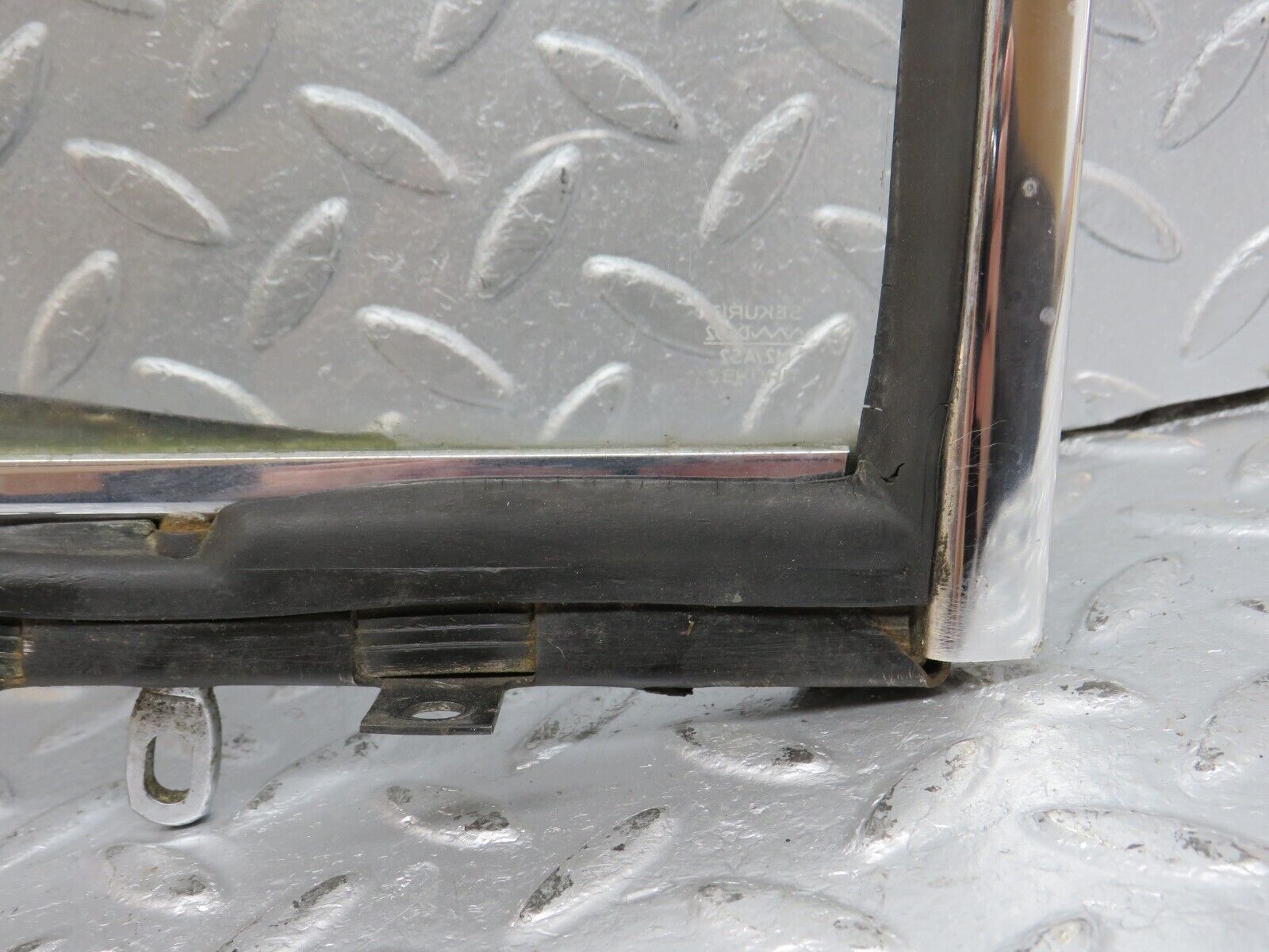 40500 Mercedes-Benz W110 230 Front Right Quarter Window