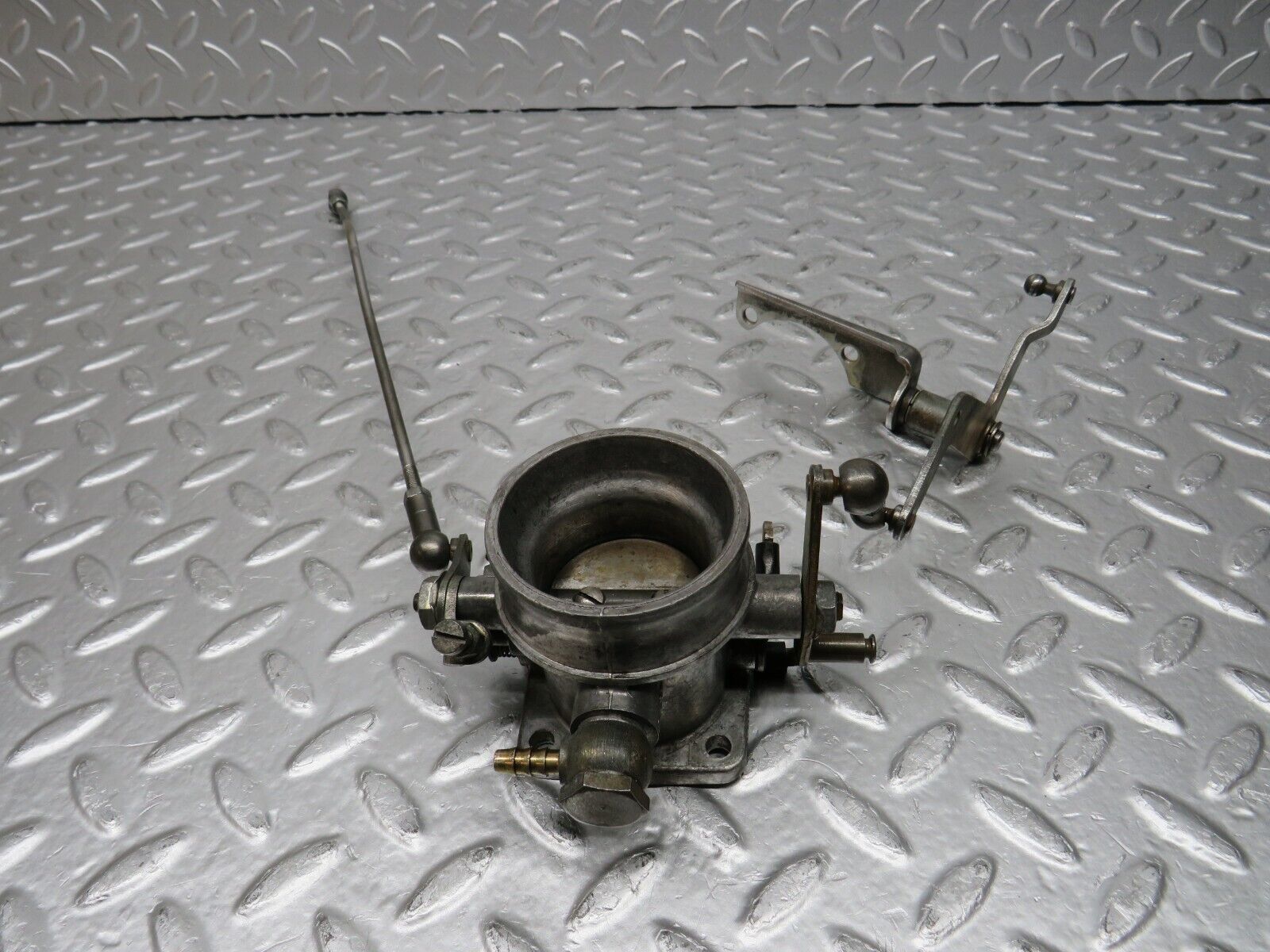 31078 Mercedes-Benz W123 200D Throttle Body Valve 6150710406