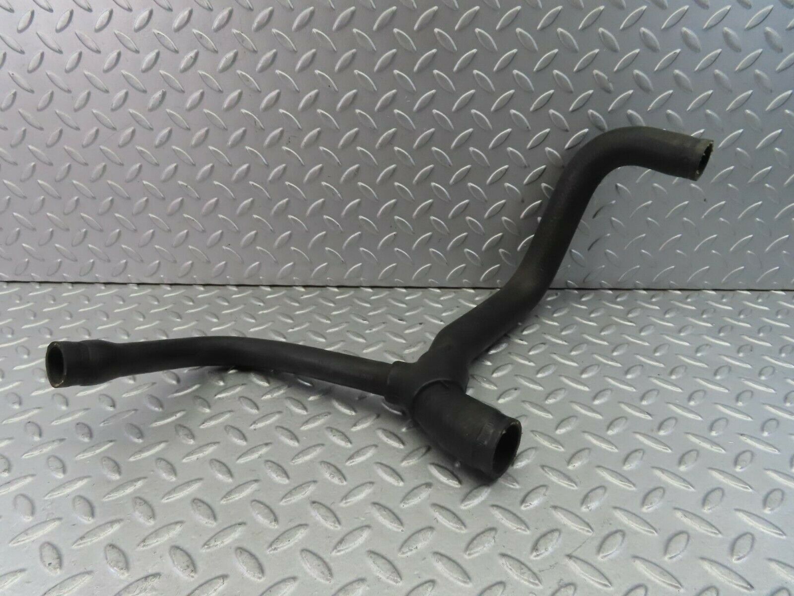 8605 Mercedes-Benz W201 Radiator Hose 2015014082