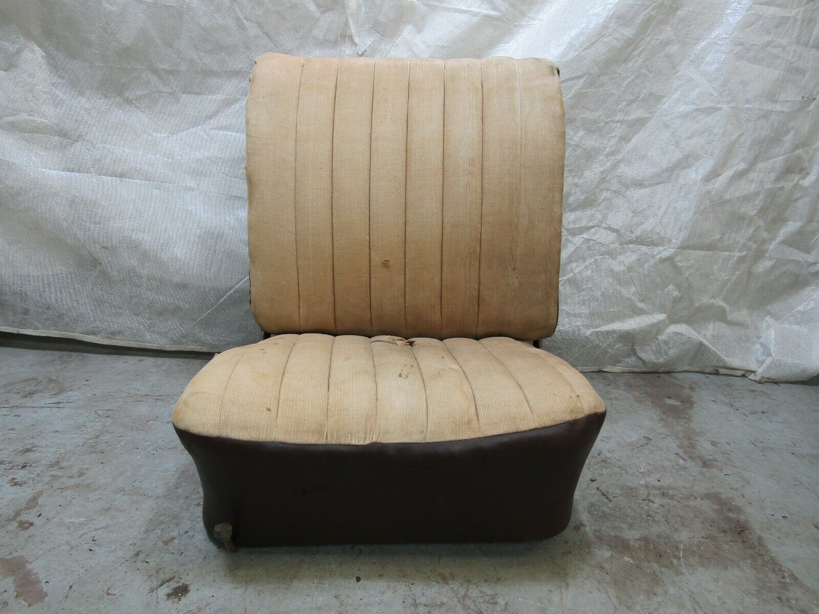 3251 Mercedes-Benz W120 PONTON Front Left Seat Creme Fabric