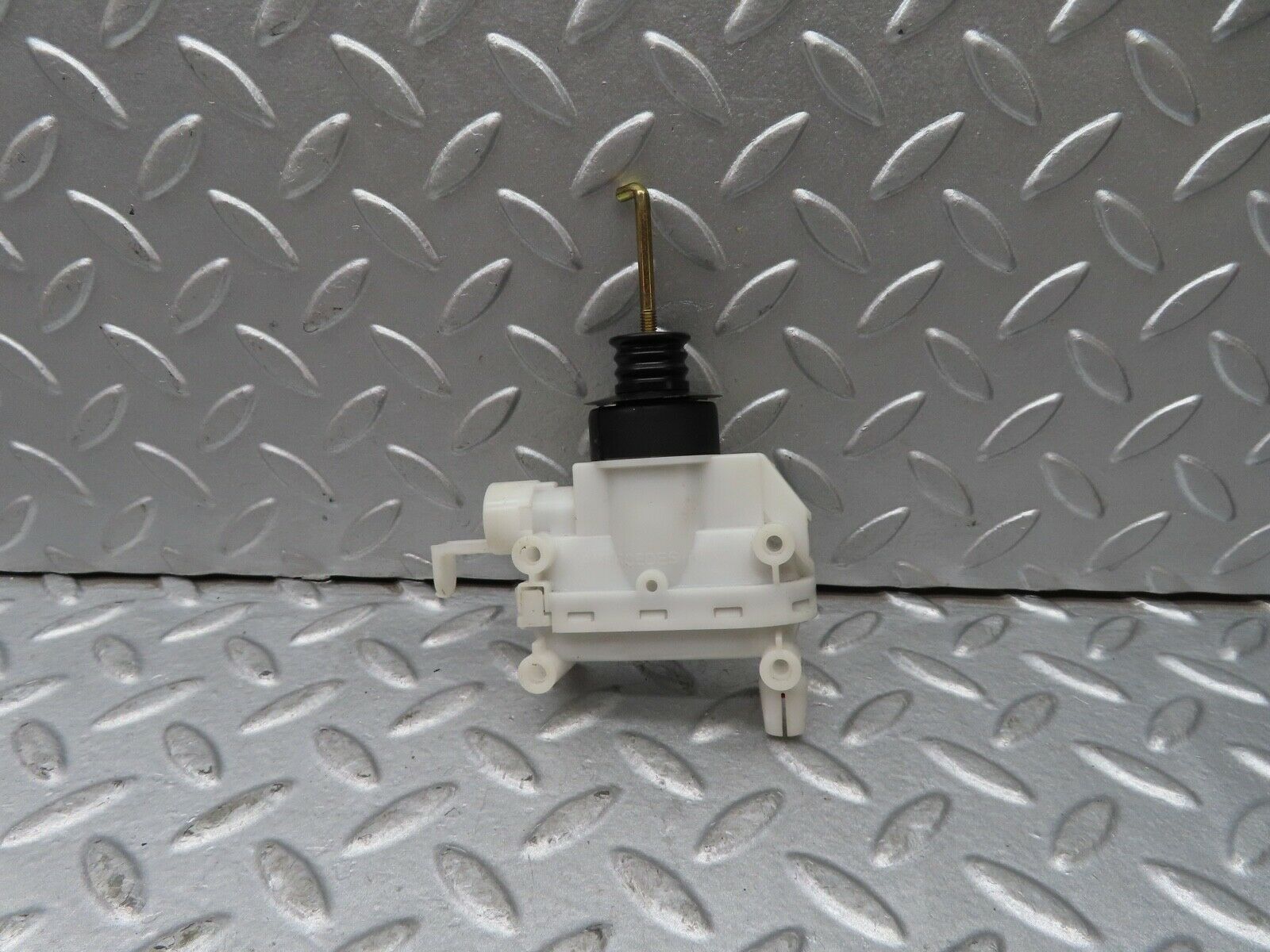 17134 Mercedes-Benz R129 300SL Coupe Left Door Lock Vacuum Actuator