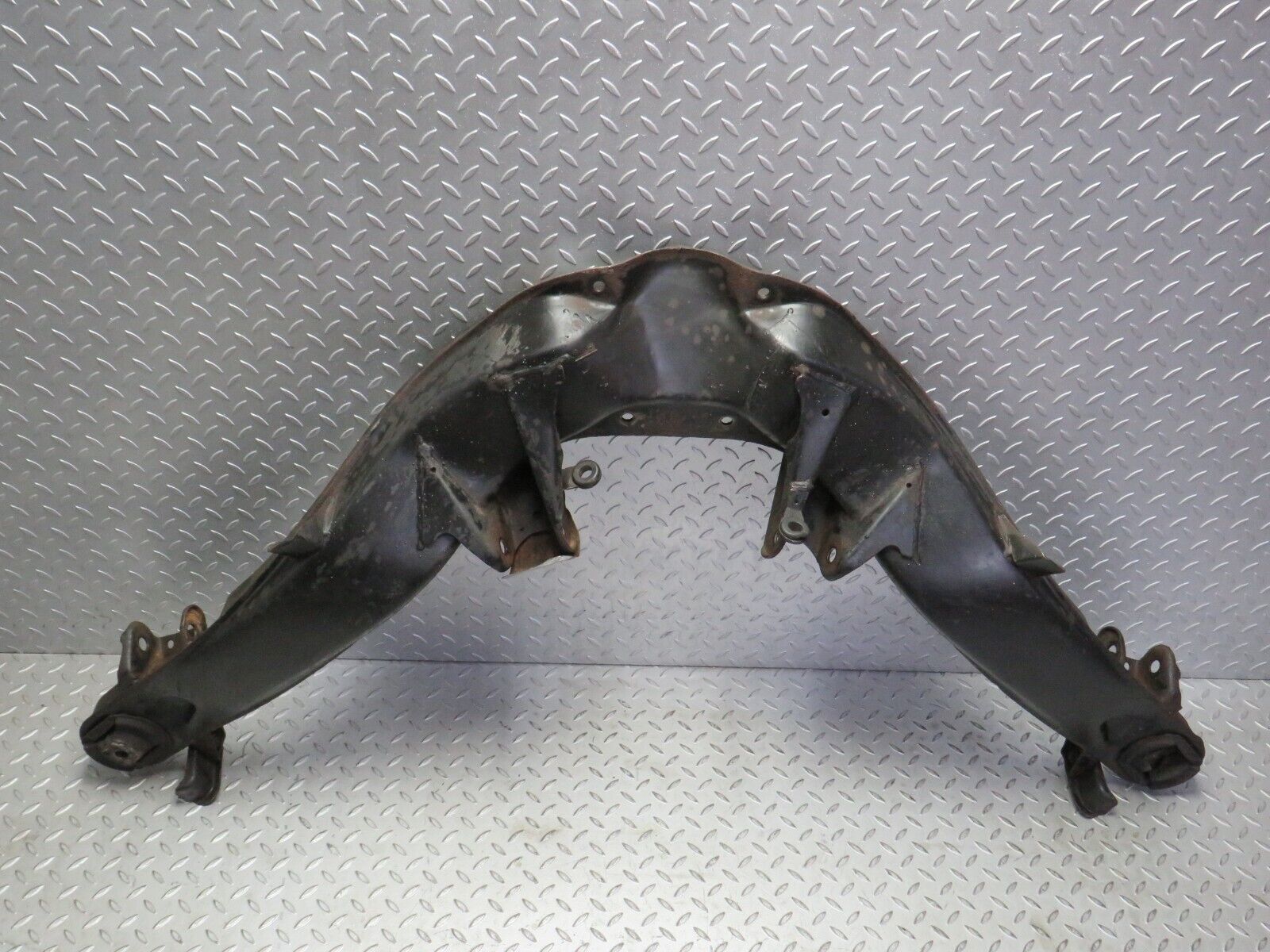 5523 Mercedes-Benz W114 280CE Coupe Rear Subframe Axle Carrier