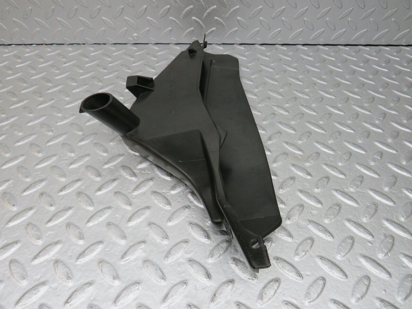 36660 Mercedes-Benz W201 190E 2.0L Front Right Rain Gutter Drain Channel 2016280273