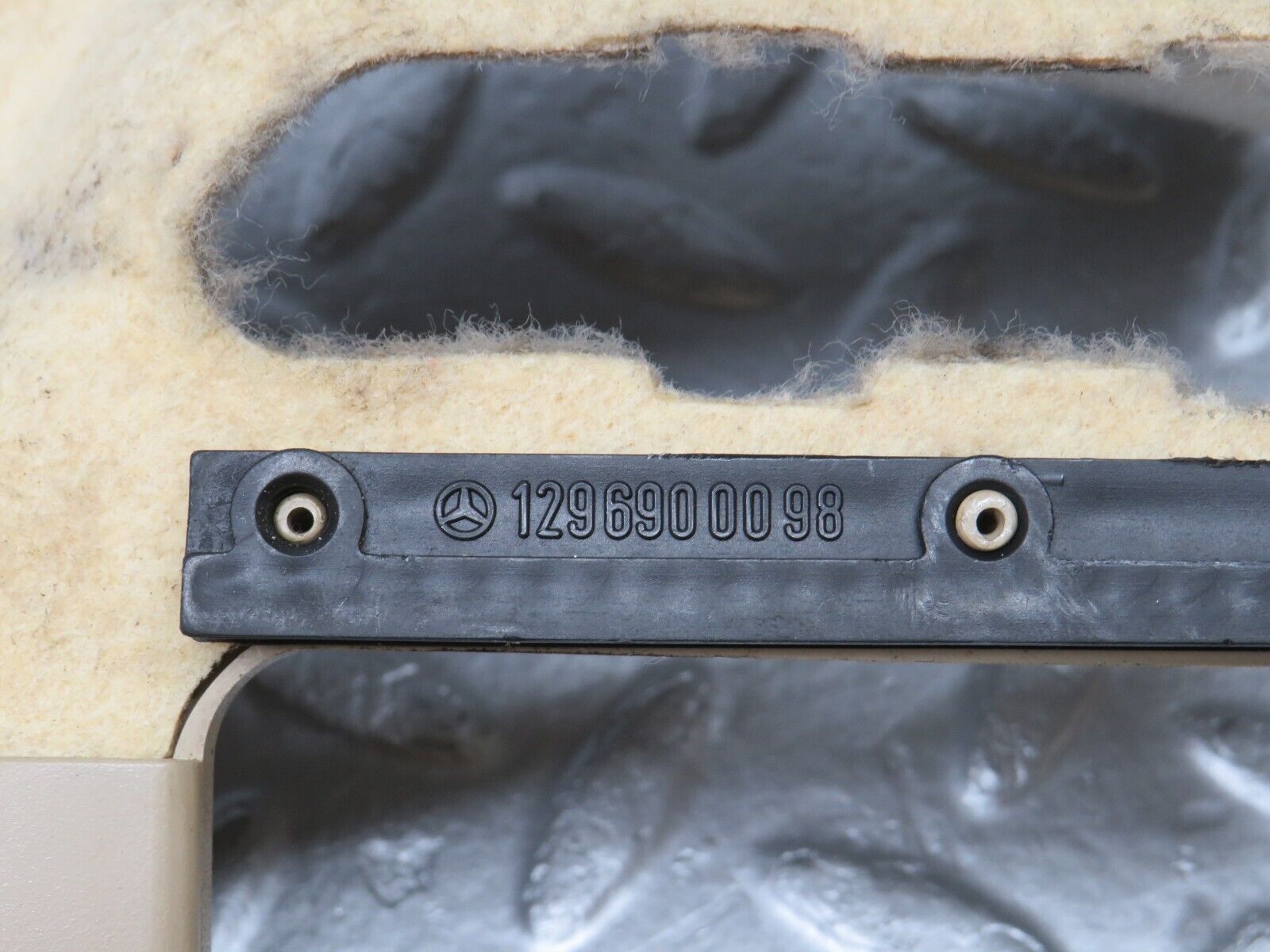 38280 Mercedes-Benz R129 280SL Coupe Fuel Tank Cover Carpet Beige 1296900098