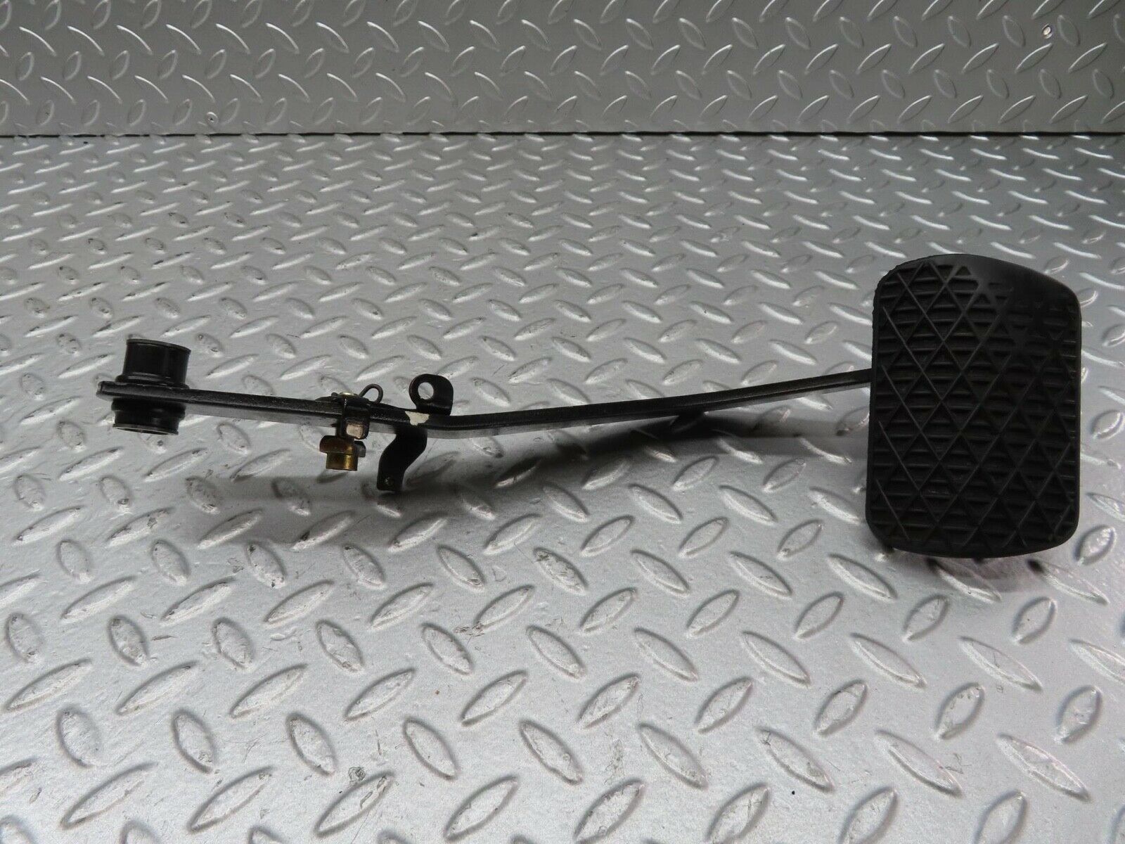 14691 Mercedes-Benz W201 190E Brake Pedal 1232910082