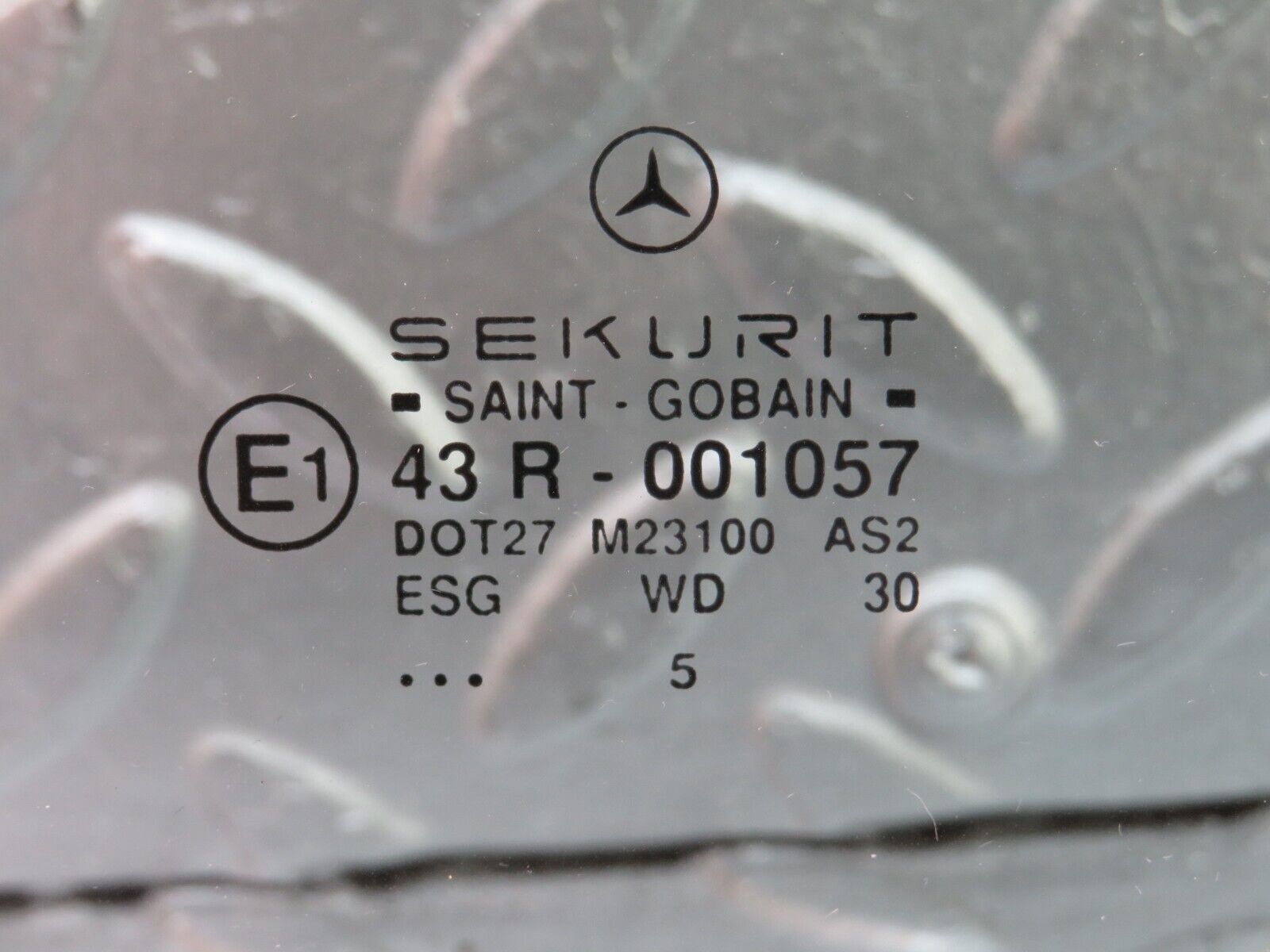 33259 Mercedes-Benz W202 C180 Rear Left Quarter Window Glass 2027350124