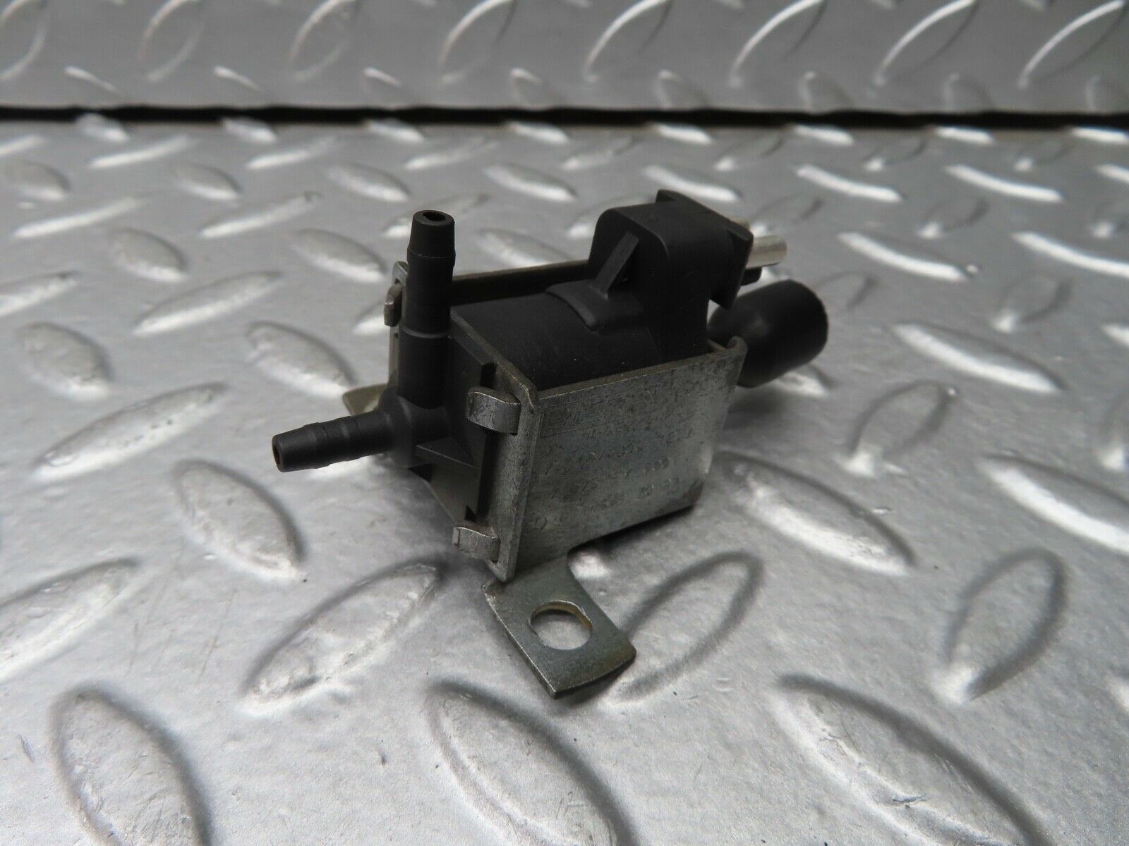 21591 Mercedes-Benz W126 300SE Vacuum Control Valve Pierburg 0015407097