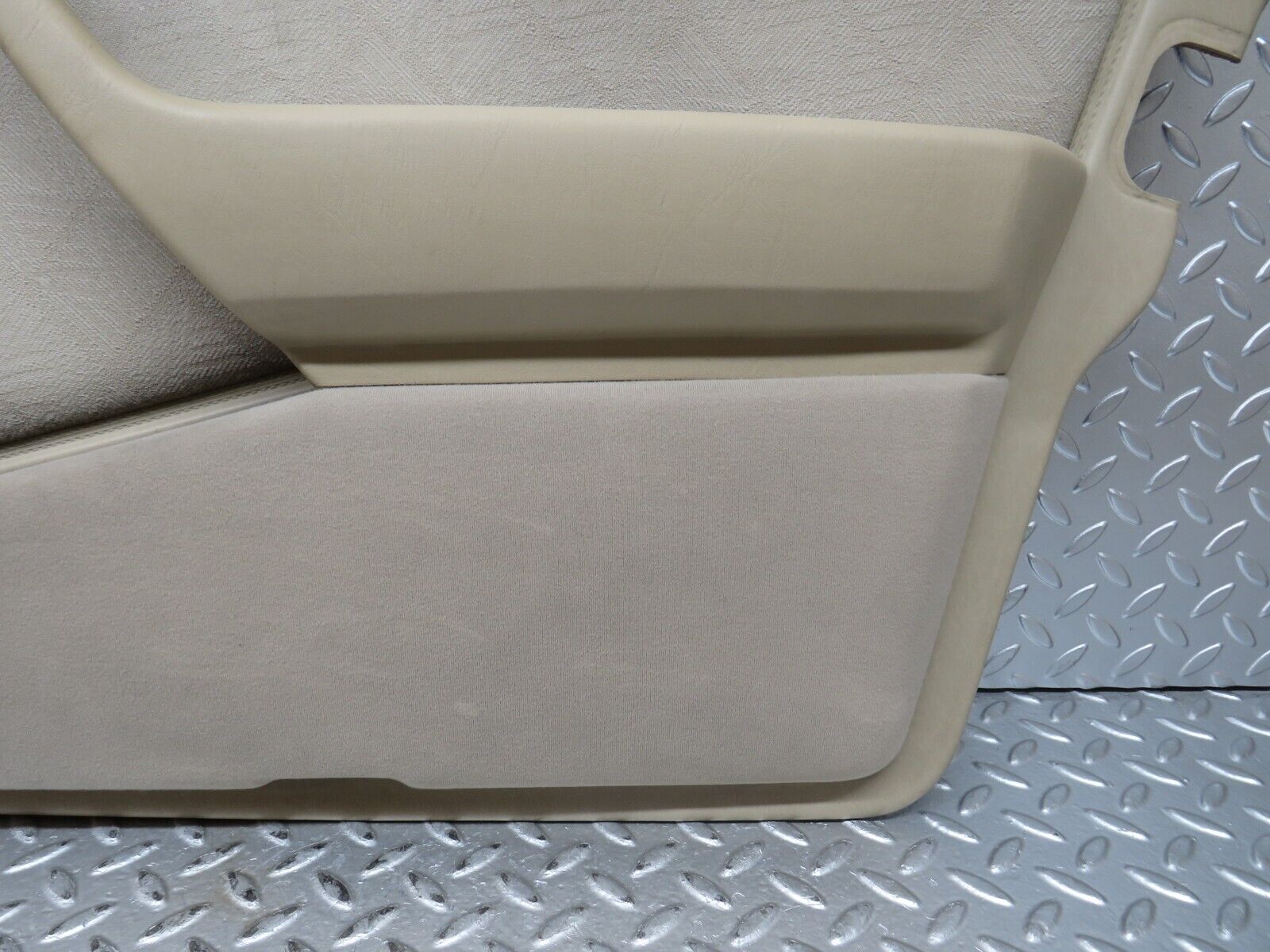 27522 Mercedes-Benz S124 300TE Wagon Front Right Door Card Beige