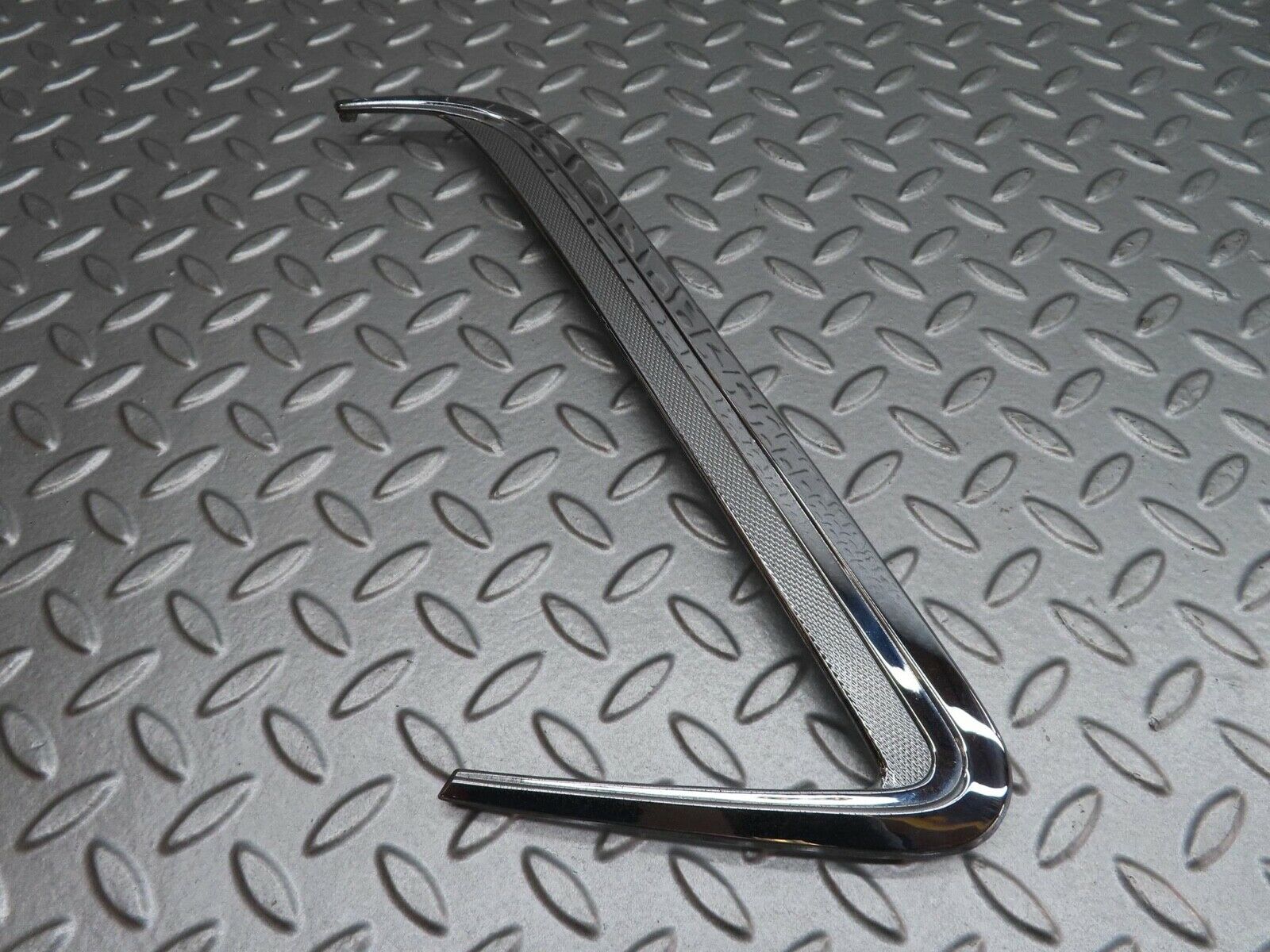 13070 Mercedes-Benz W111 220S C Pillar Chrome Trim Left Side 1116900389