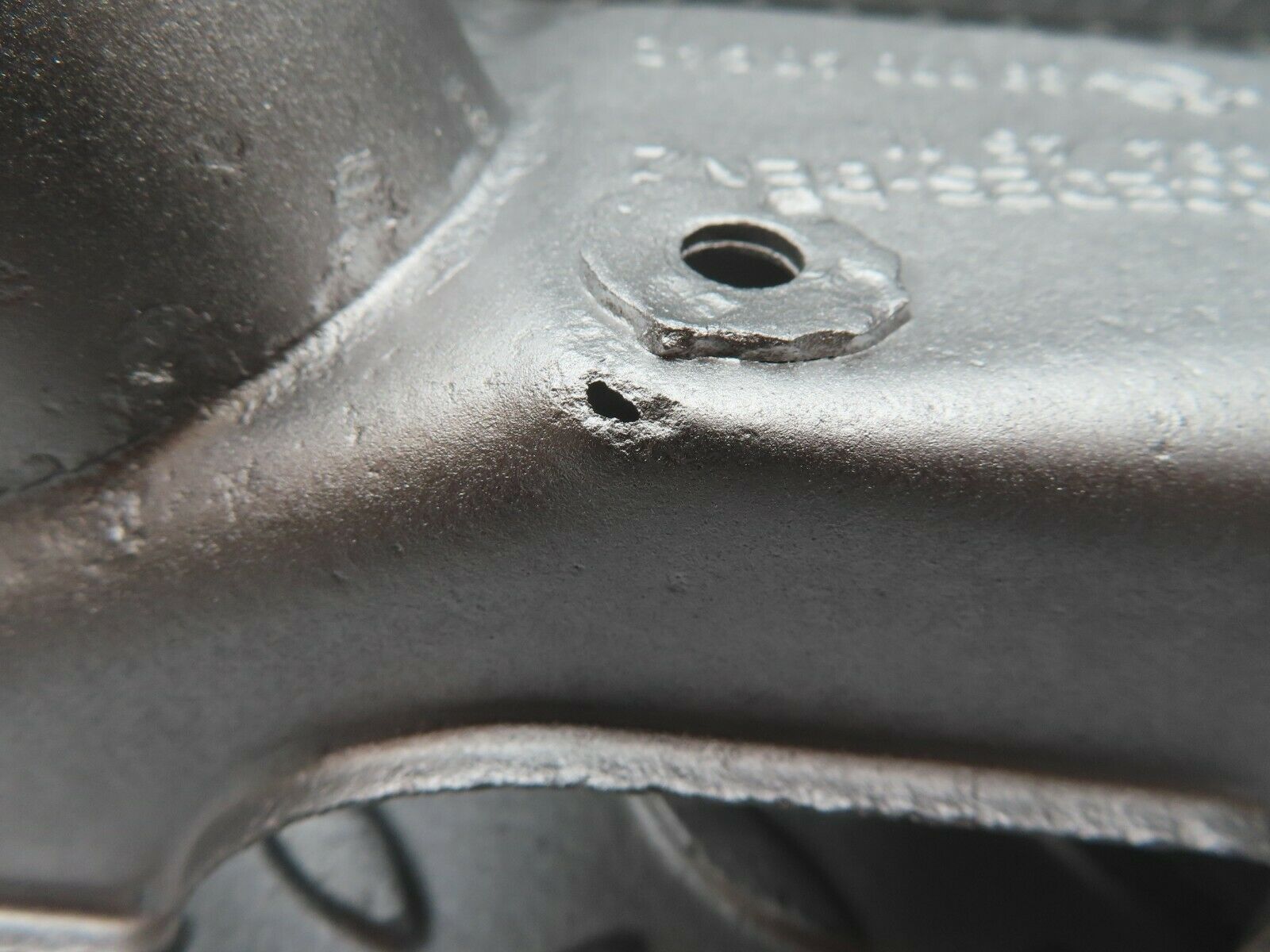 3932 Mercedes-Benz S123 200T Wagon Air Intake 0000944511