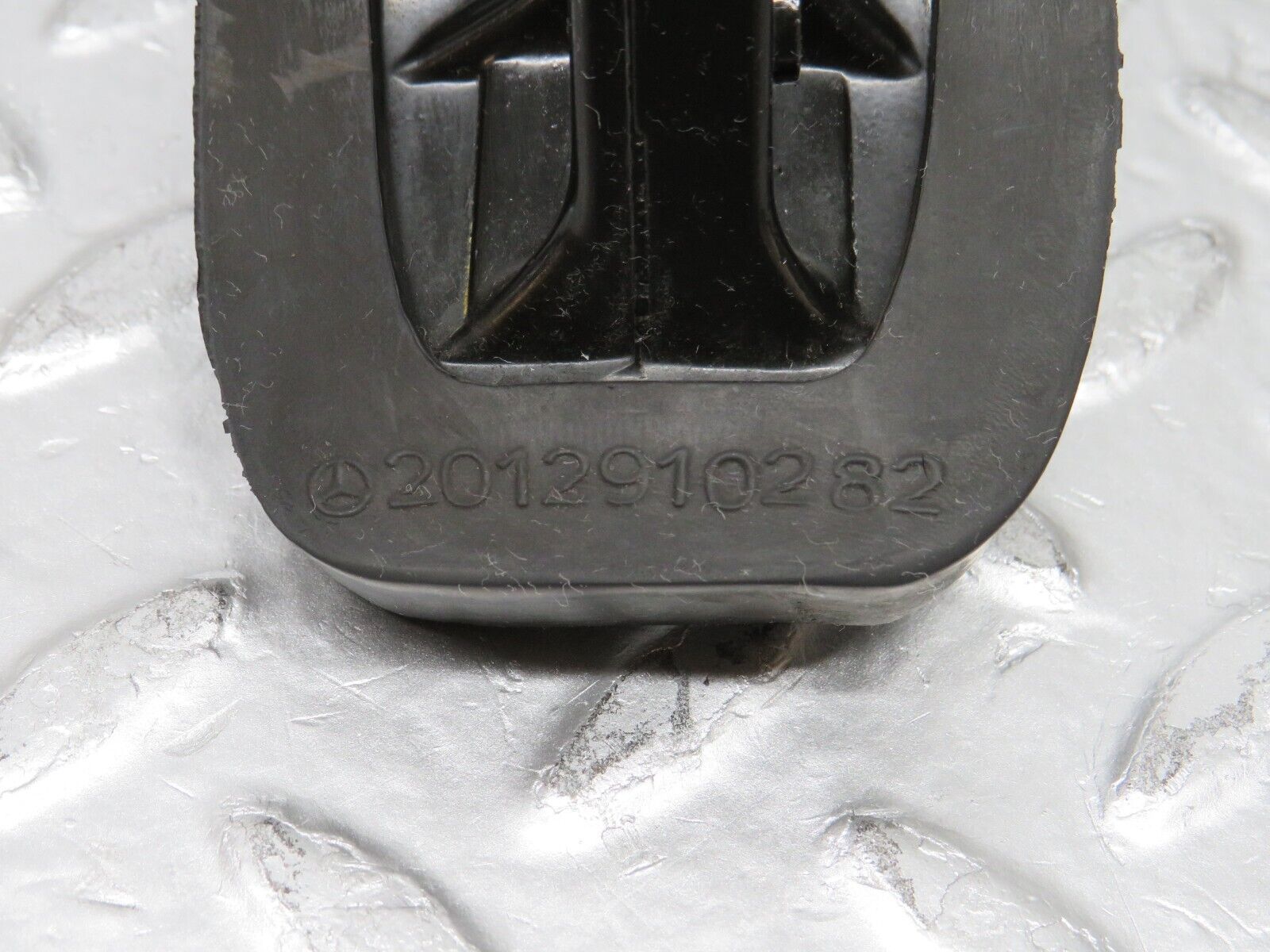 31350 Mercedes-Benz S124 220TE Clutch Pedal 1242900316 2012910282