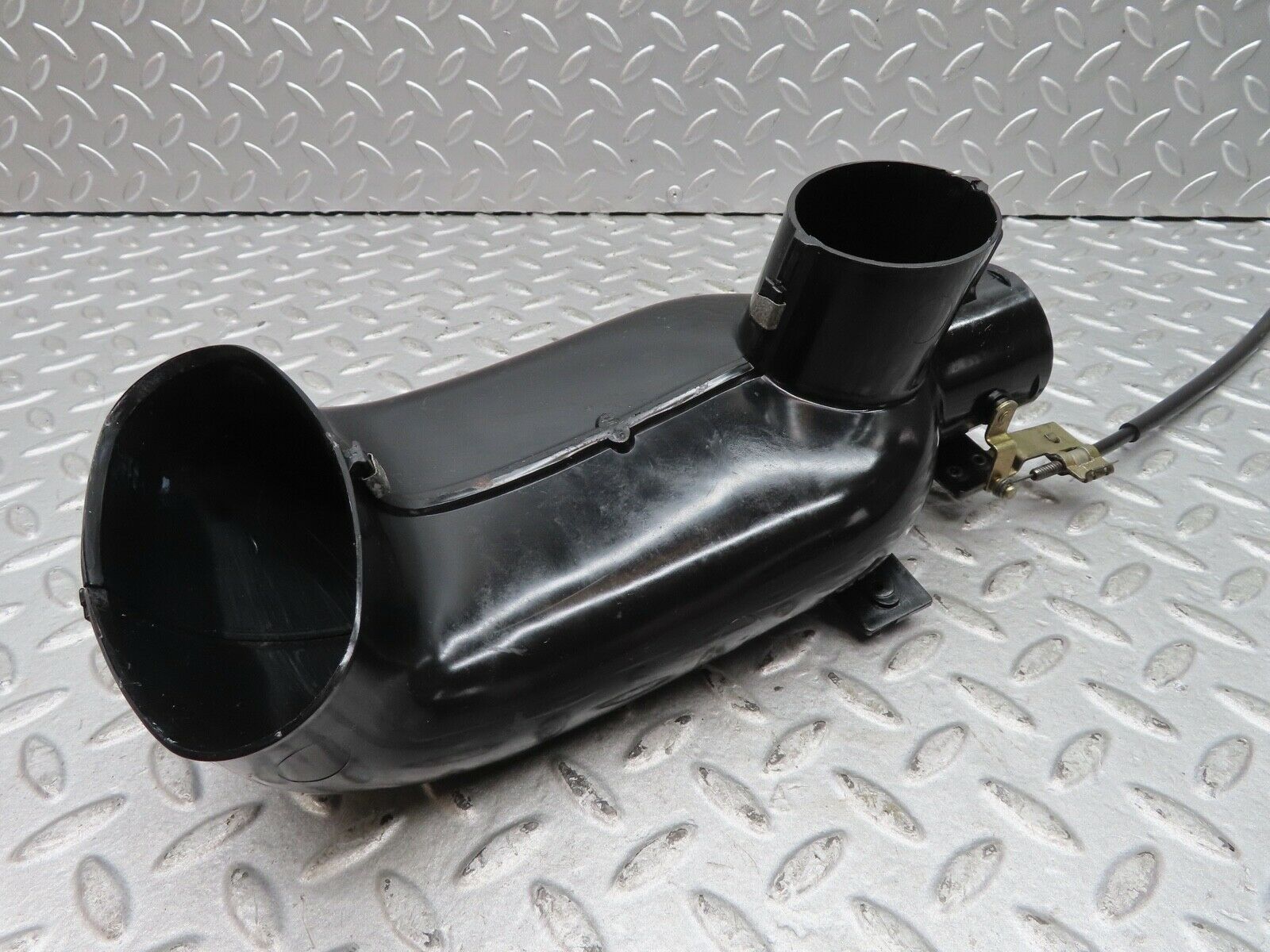 17078 Mercedes-Benz C107 380SLC Heater Air Duct