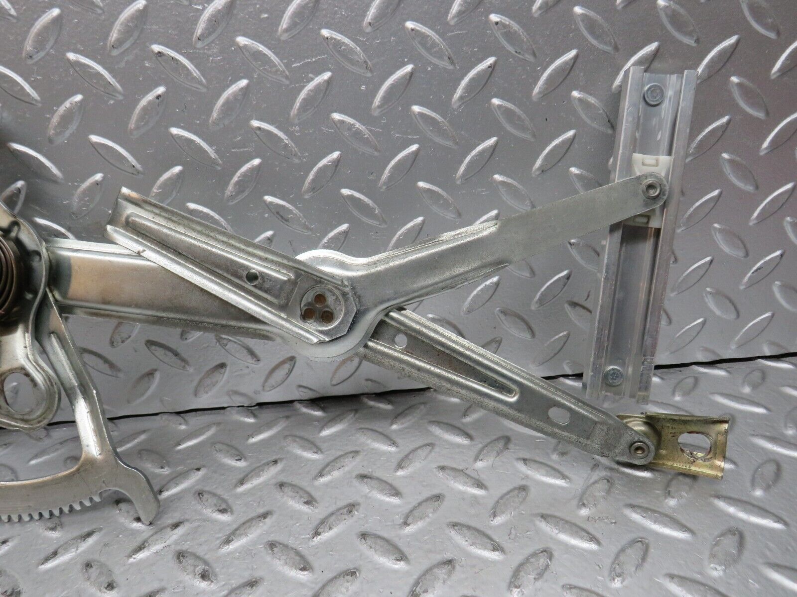 27675 Mercedes-Benz S124 300TE Wagon Front Right Power Window Regulator