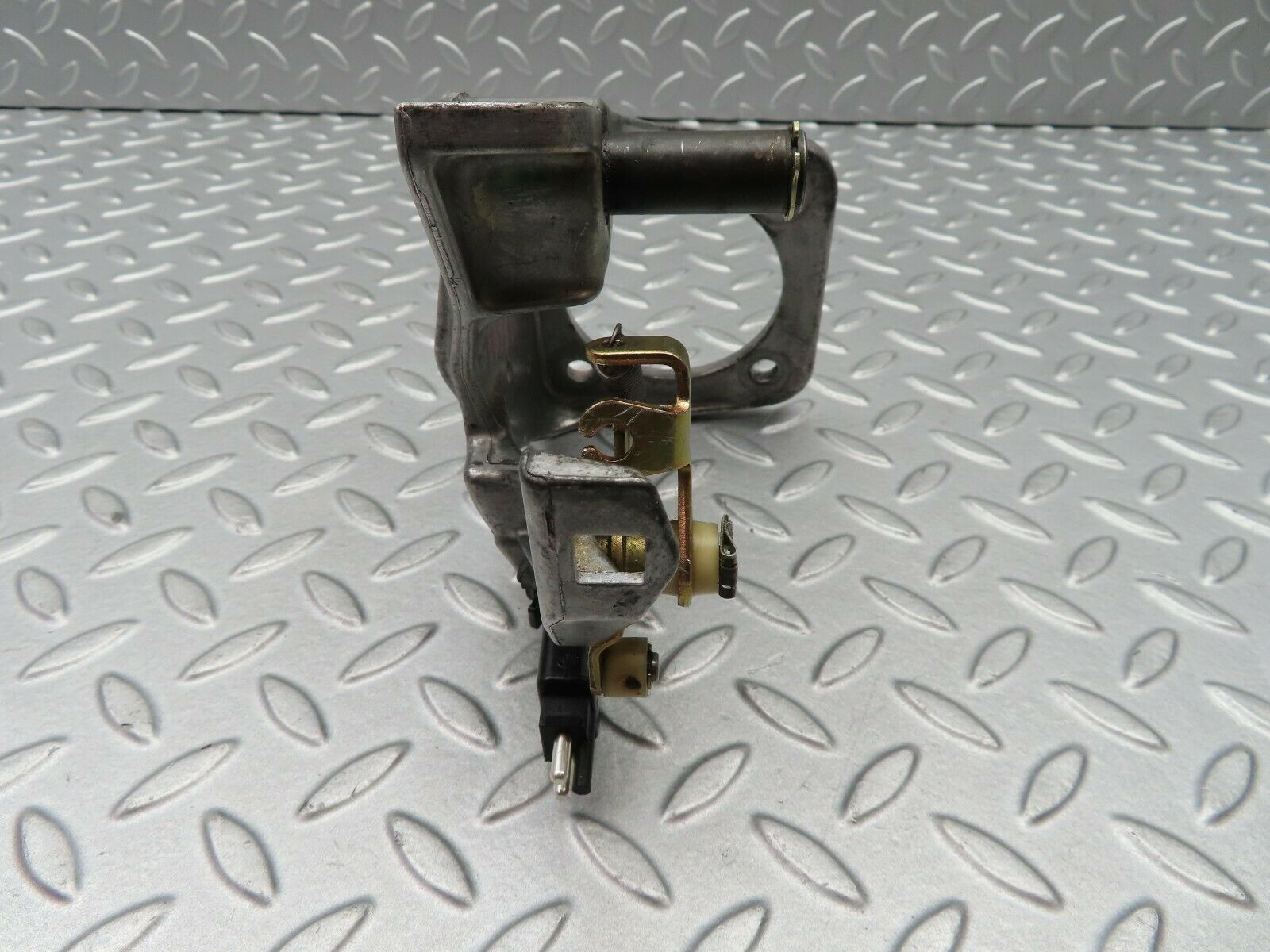 5490 Mercedes-Benz W124 230E Brake Pedal Bracket 1242900919