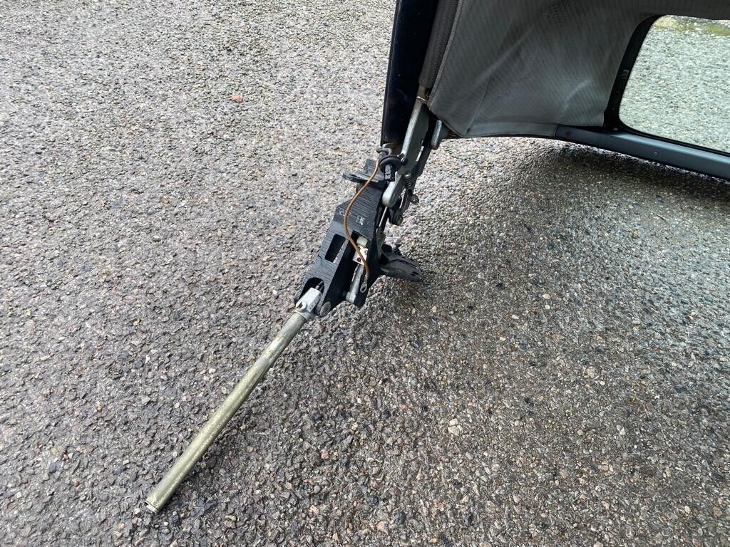 38226 Mercedes-Benz A124 320E Cabriolet Soft Top