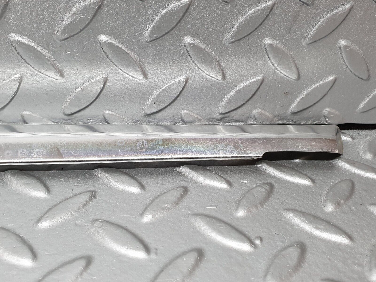 41187 Mercedes-Benz W126 300SE Rear Right Door Chrome Moulding Trim