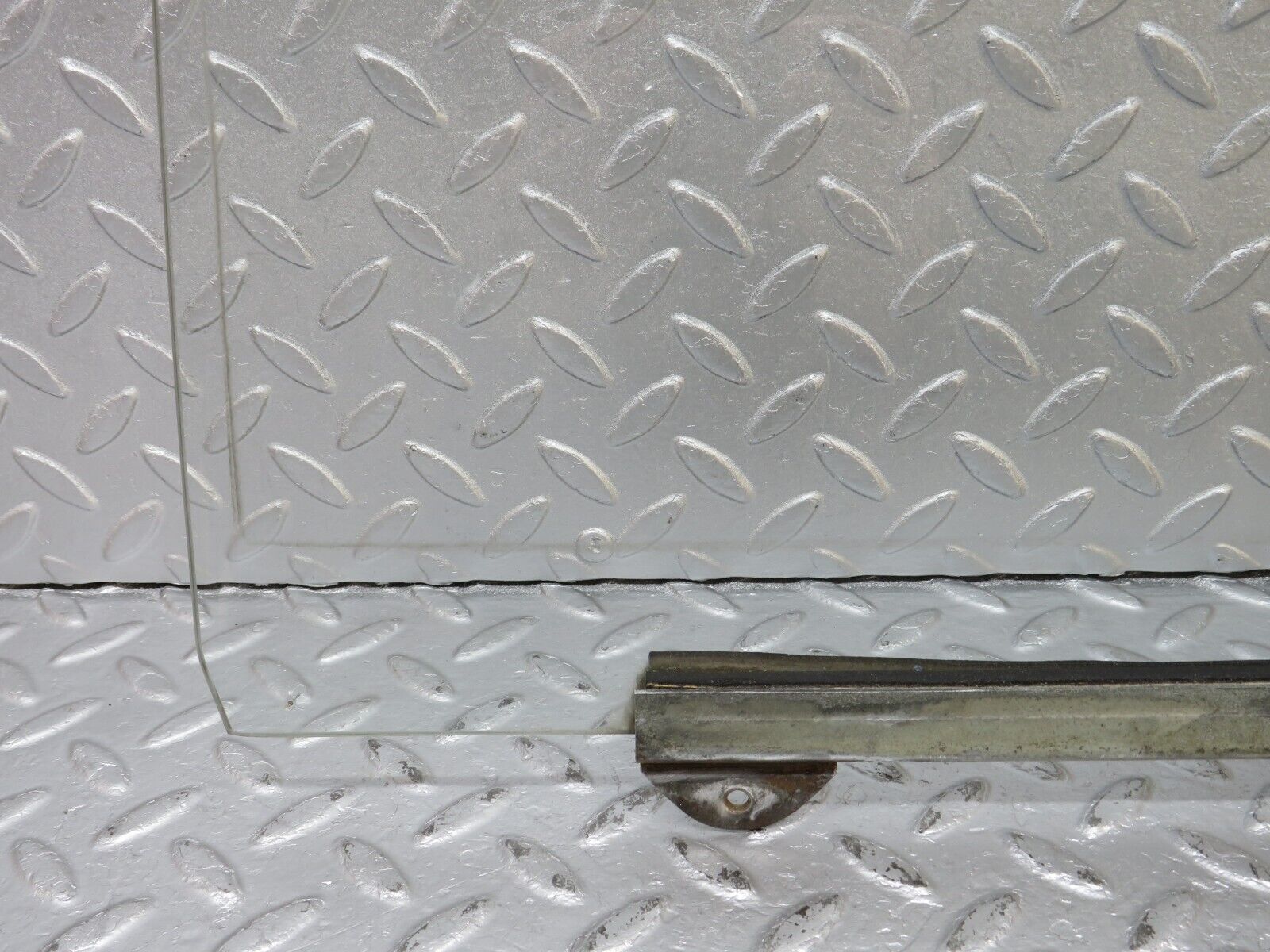 40270 Mercedes-Benz W110 230 Rear Left Door Window Glass