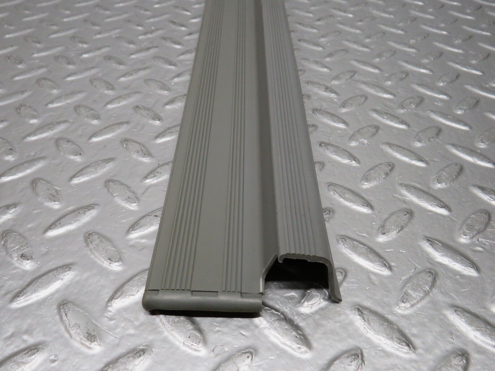 32319 Mercedes-Benz S124 300TE Wagon Rear Left Door Sill Trim