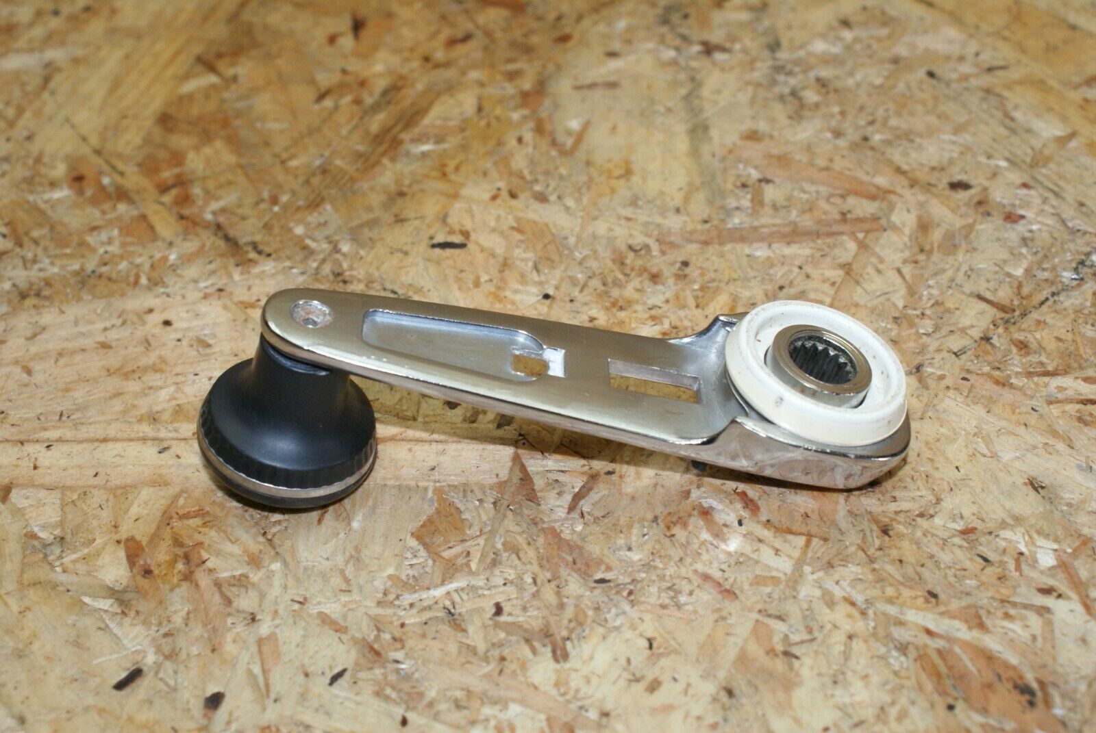 2443 Mercedes-Benz W123 280E Window Lifter Crank