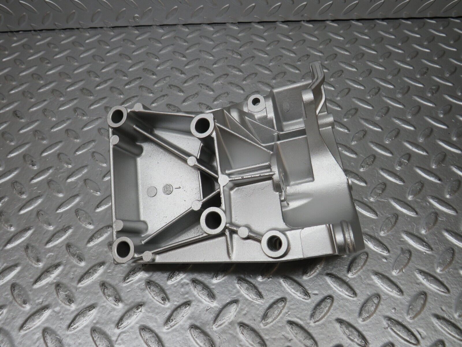 30540 Mercedes-Benz W124 230E Power Steering Pump Bracket 1022361330