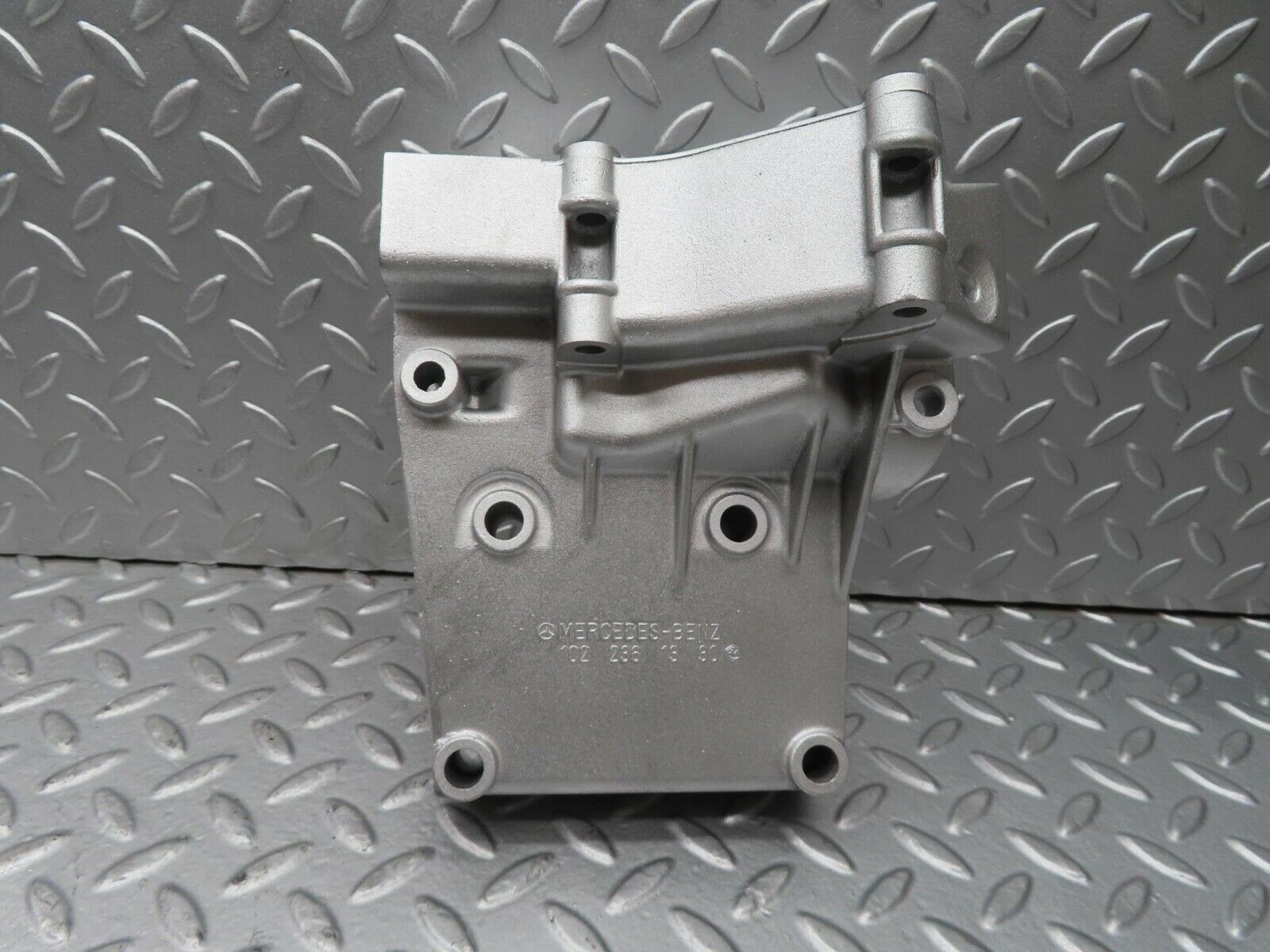 14658 Mercedes-Benz W201 190E Power Steering Pump Bracket 1022361330