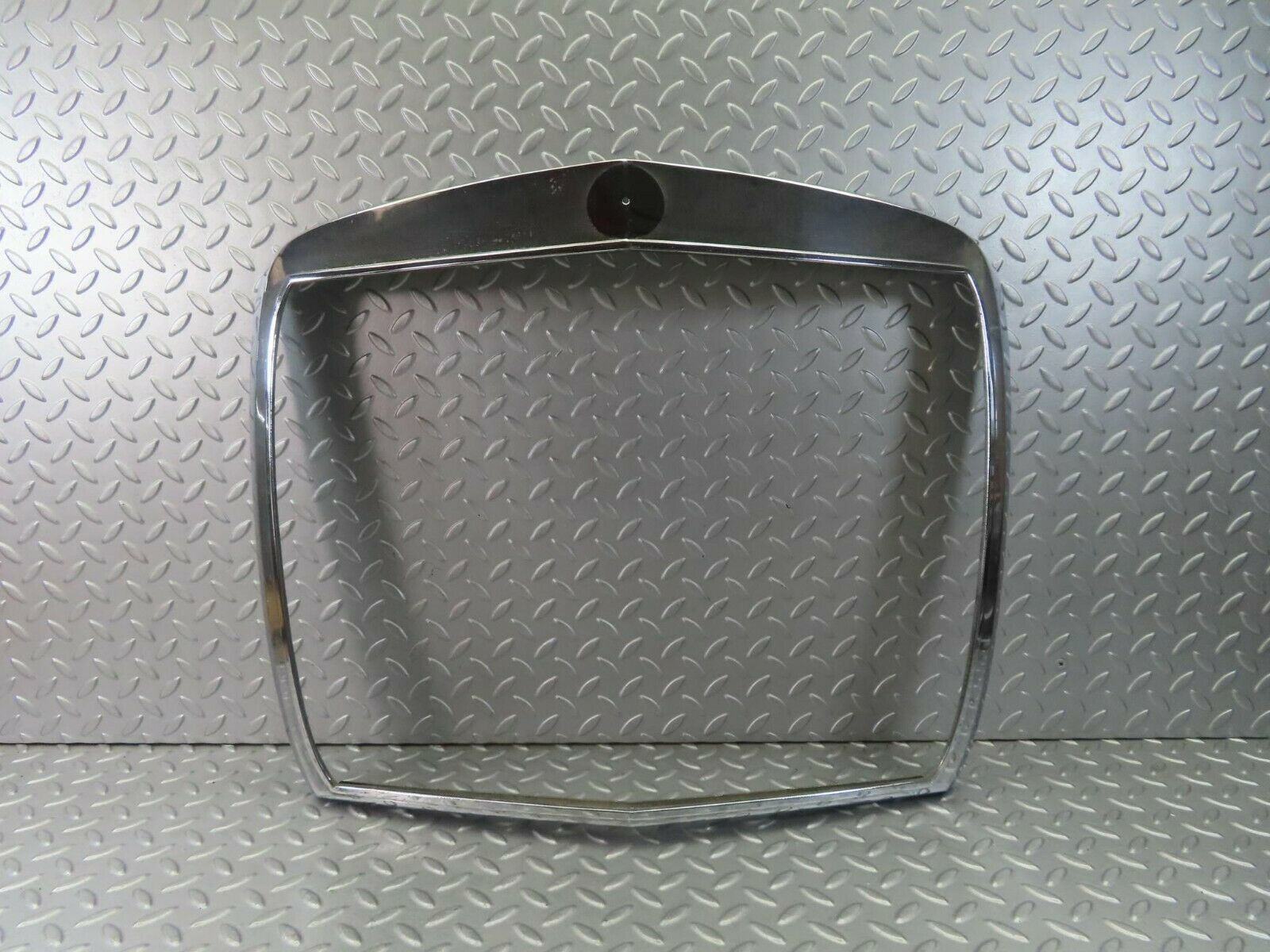 8442 Mercedes-Benz W108 Bonnet Grill Frame Chrome