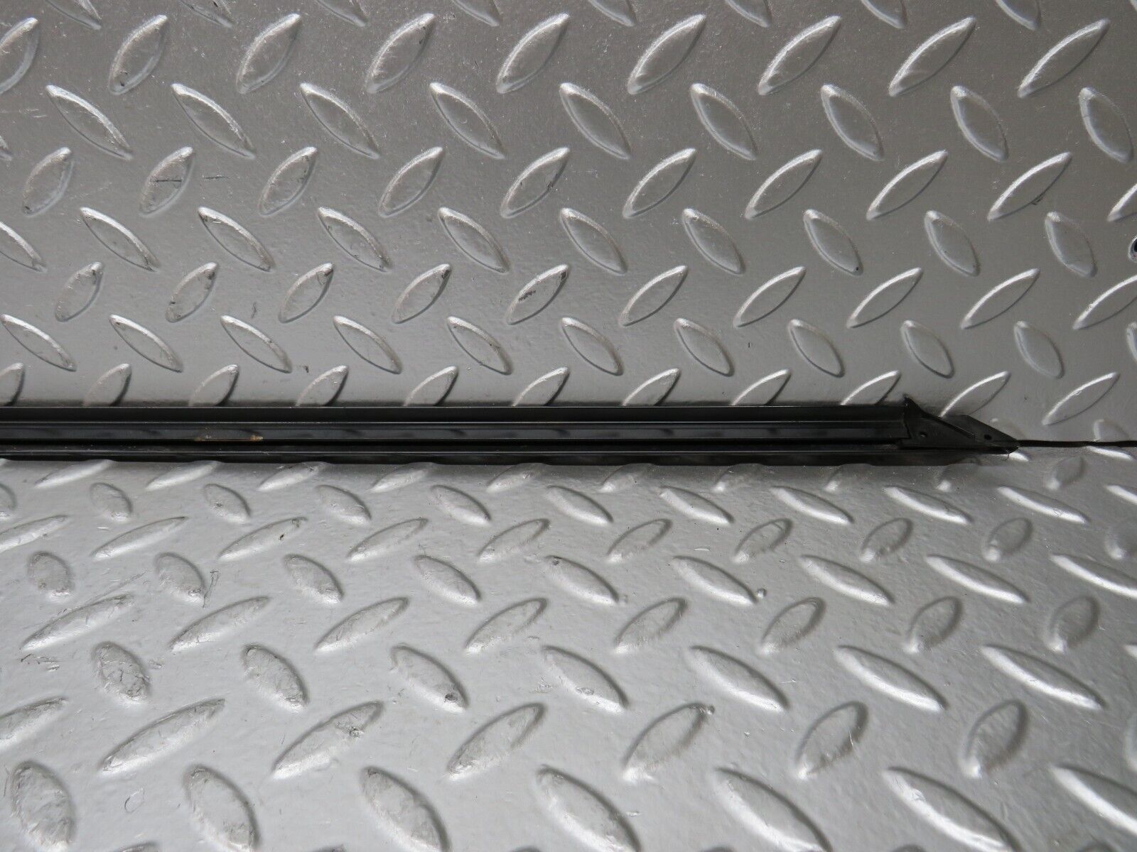 29001 Mercedes-Benz C124 320CE Coupe Front Right Door Chrome Trim