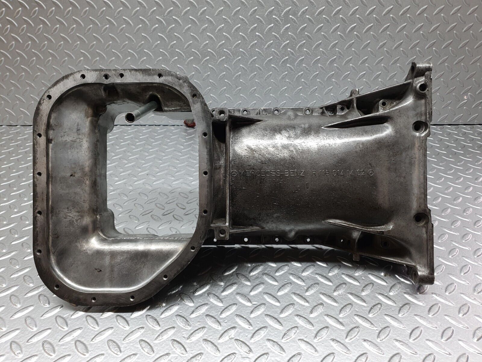 40876 Mercedes-Benz W123 240D Oil Pan Oil Sump 1150141402